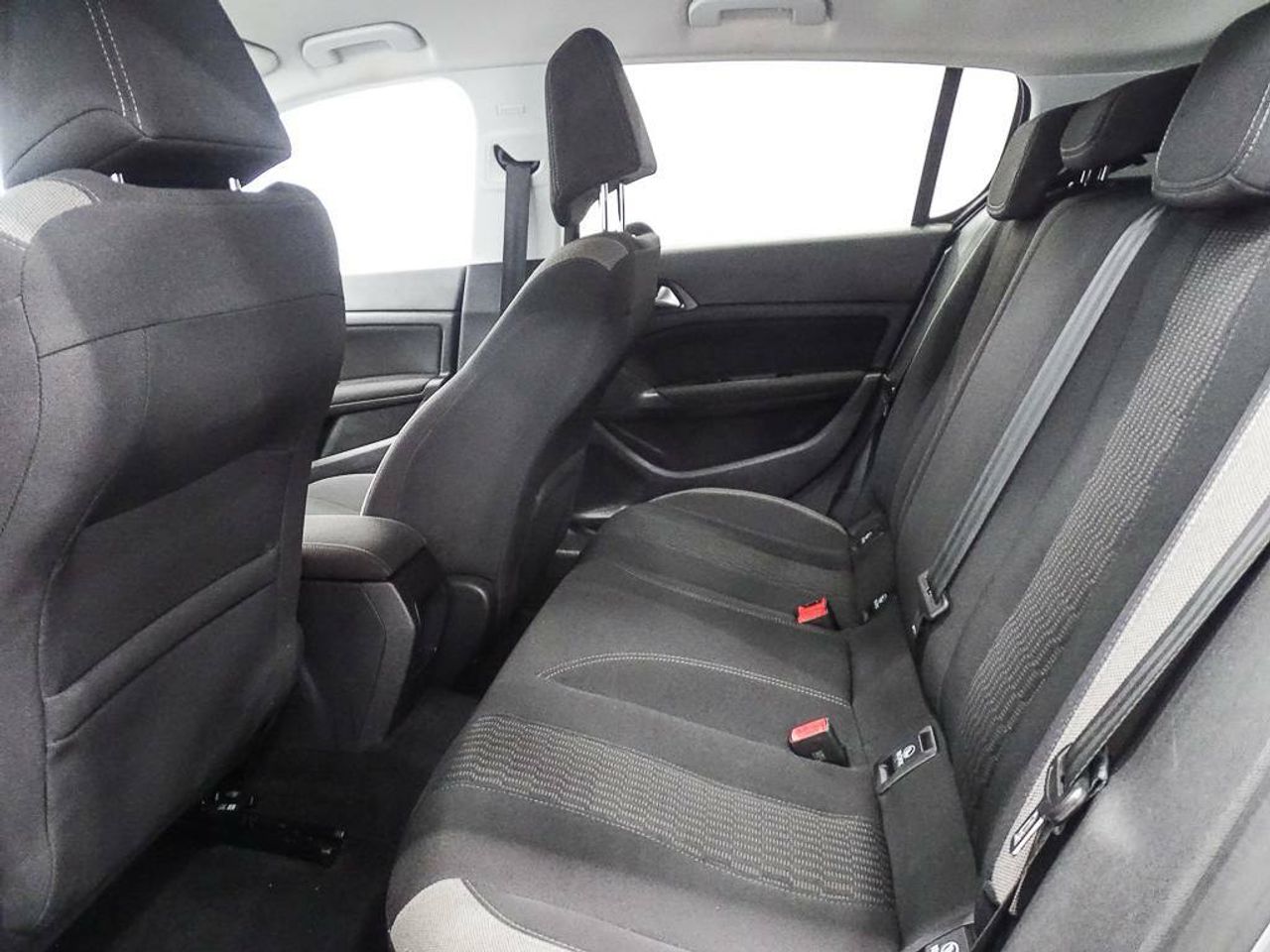 Peugeot 308 5p  1.6 BlueHDi 100 Style - foto 13