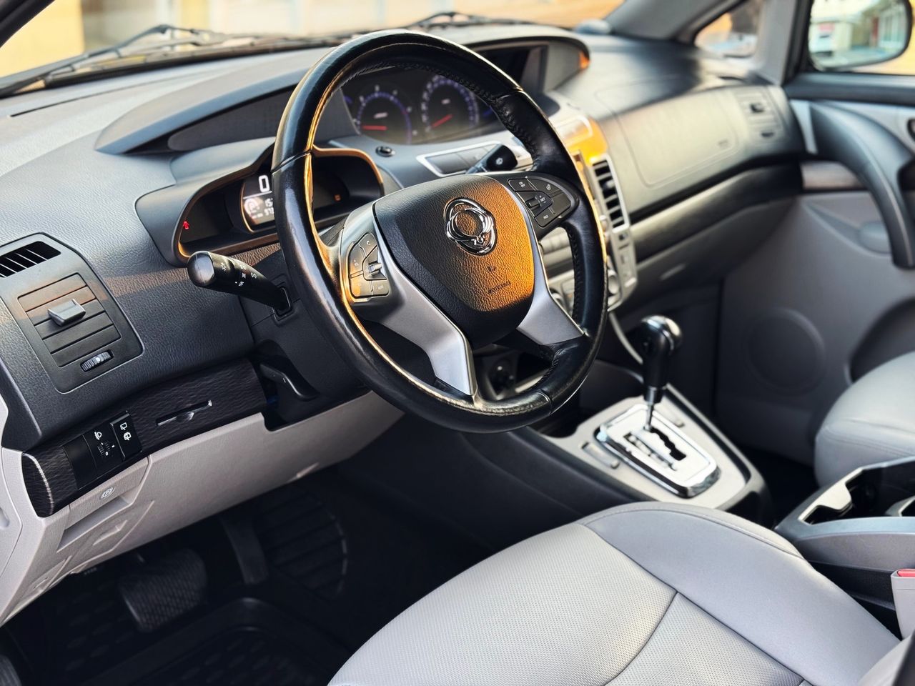 ssangyong rodius 2017 / foto grande (2)