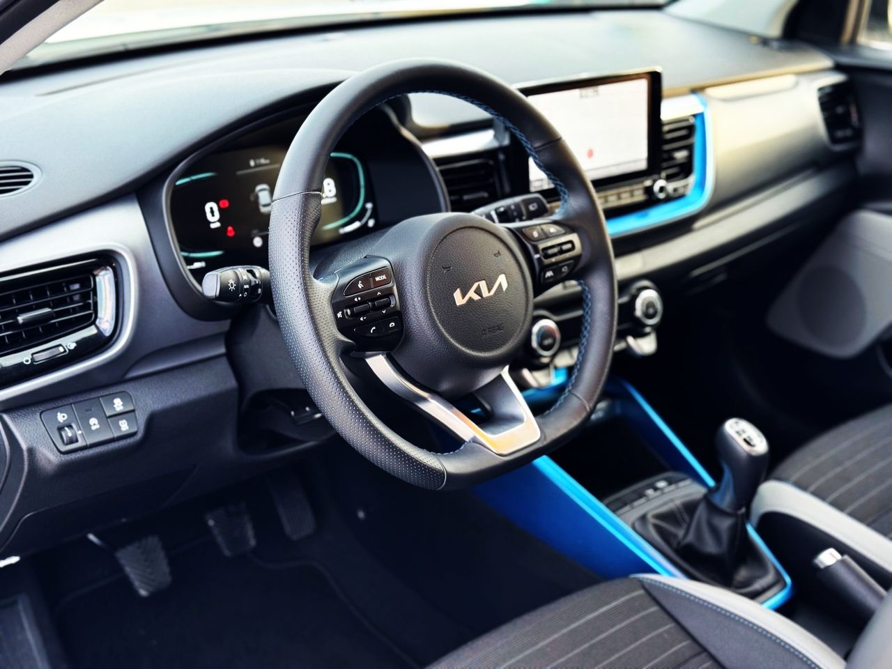 kia stonic 2024 / foto grande (2)