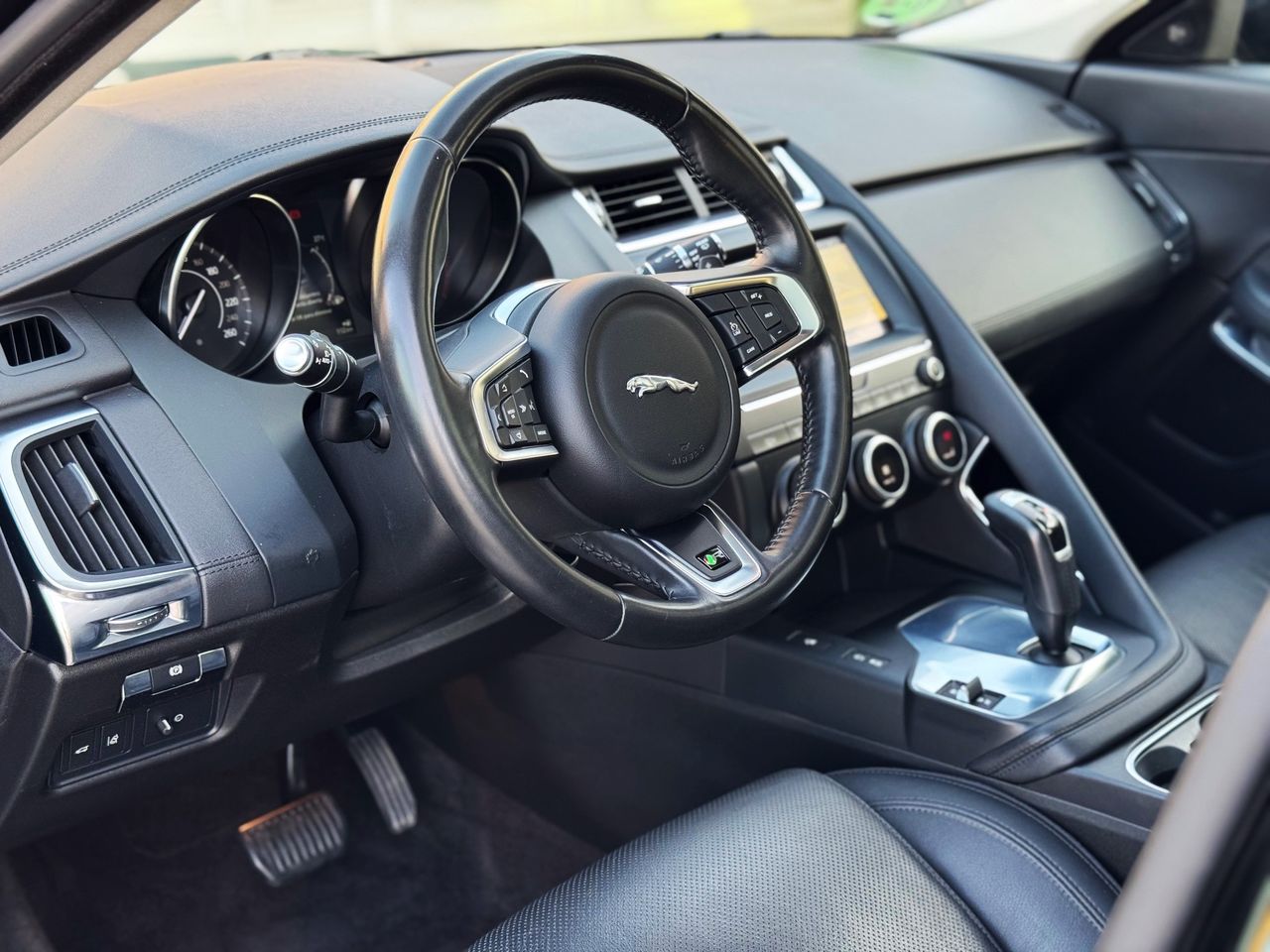 jaguar e-pace 2019 / foto grande (2)