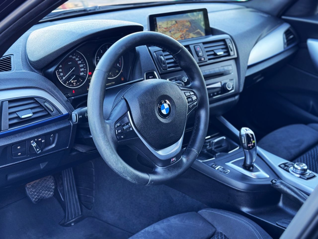 BMW Serie 1 118d M PACK AUTOMÁTICO con  NAVEGADOR, ASIENTOS DEPORTIVOS...