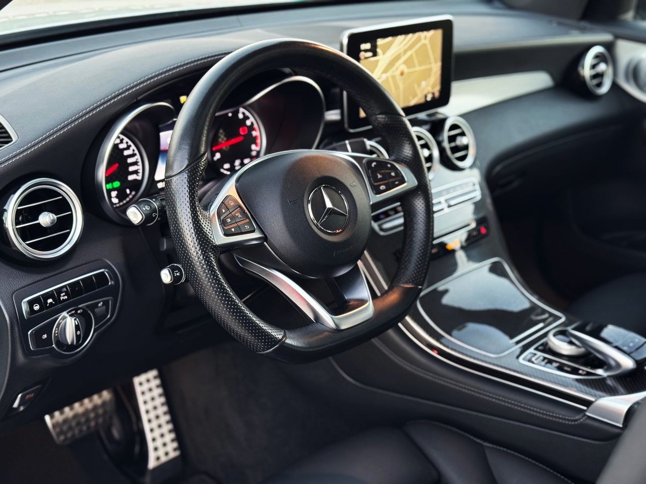 Mercedes GLC 43 4MATIC AMG con TECHO PANORÁMICO, ASIENTOS CALEFACTABLES...