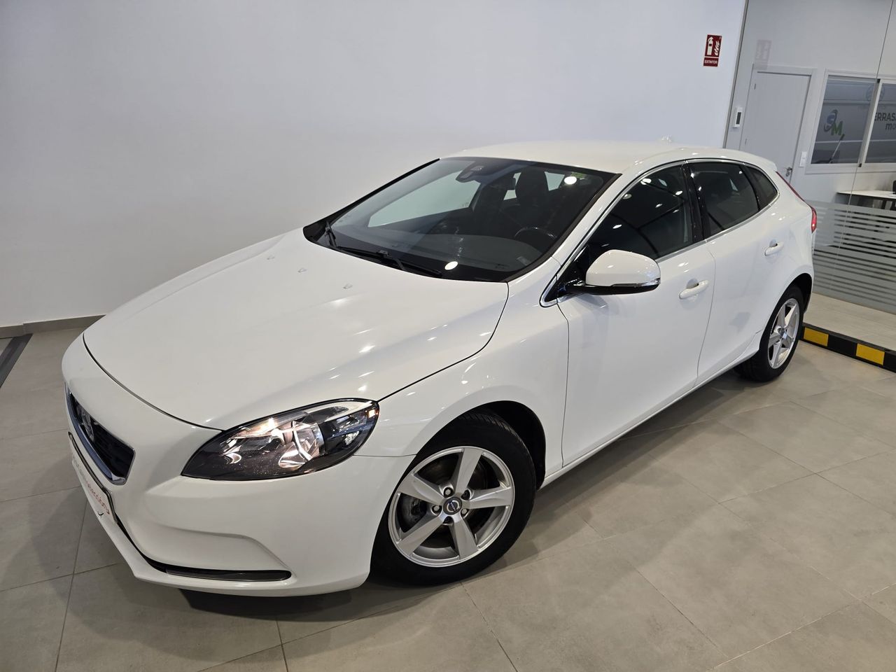 Volvo v90 con color blanco  de segunda mano - volvo v40 2013 /