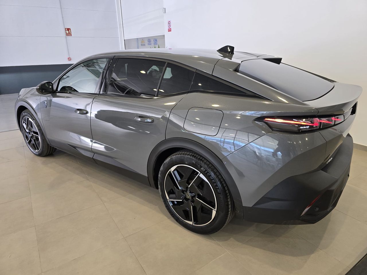 Peugeot 408 408 GT PHEV 180 e-EAT8  - Foto 10