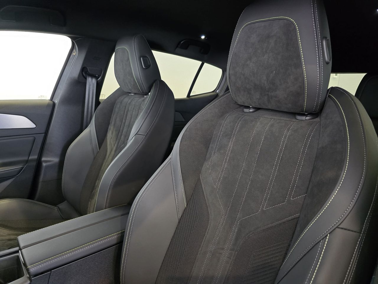 Peugeot 408 408 GT PHEV 180 e-EAT8  - Foto 18