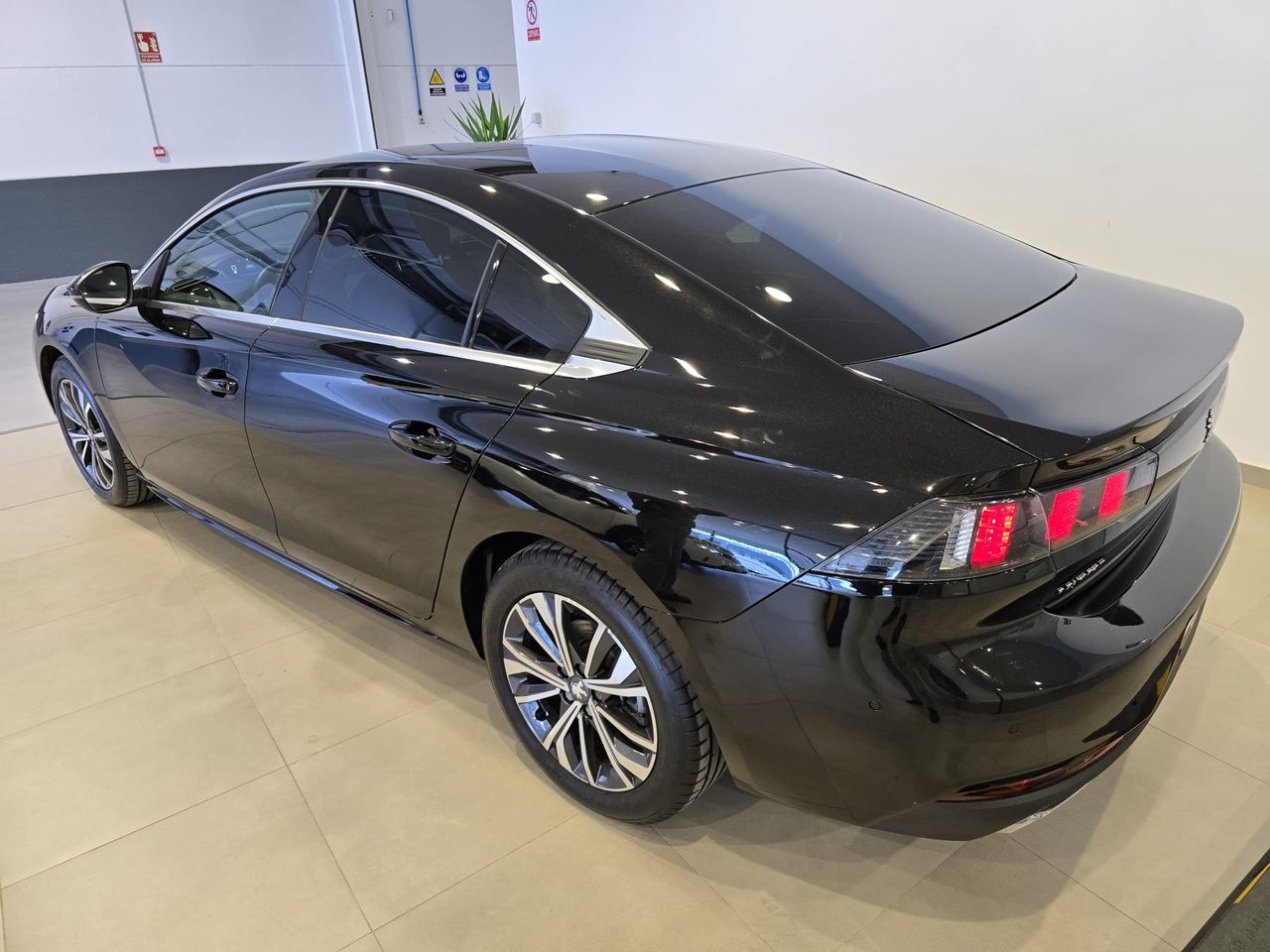 Peugeot 508 5P Allure BlueHDi 130 S&S EAT8  - Foto 8