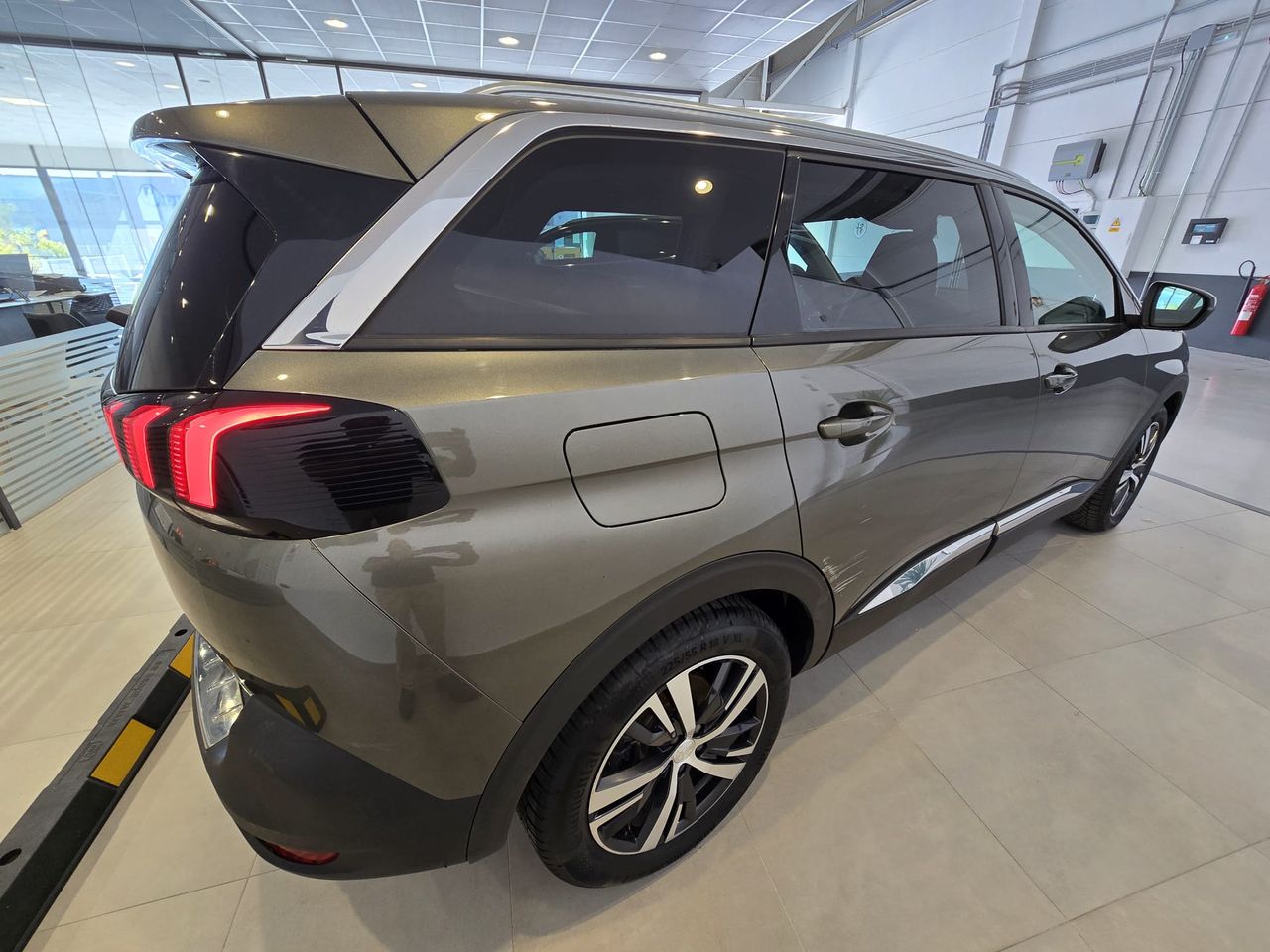 Peugeot 5008 Allure BlueHDi 130 S&S - Foto 6