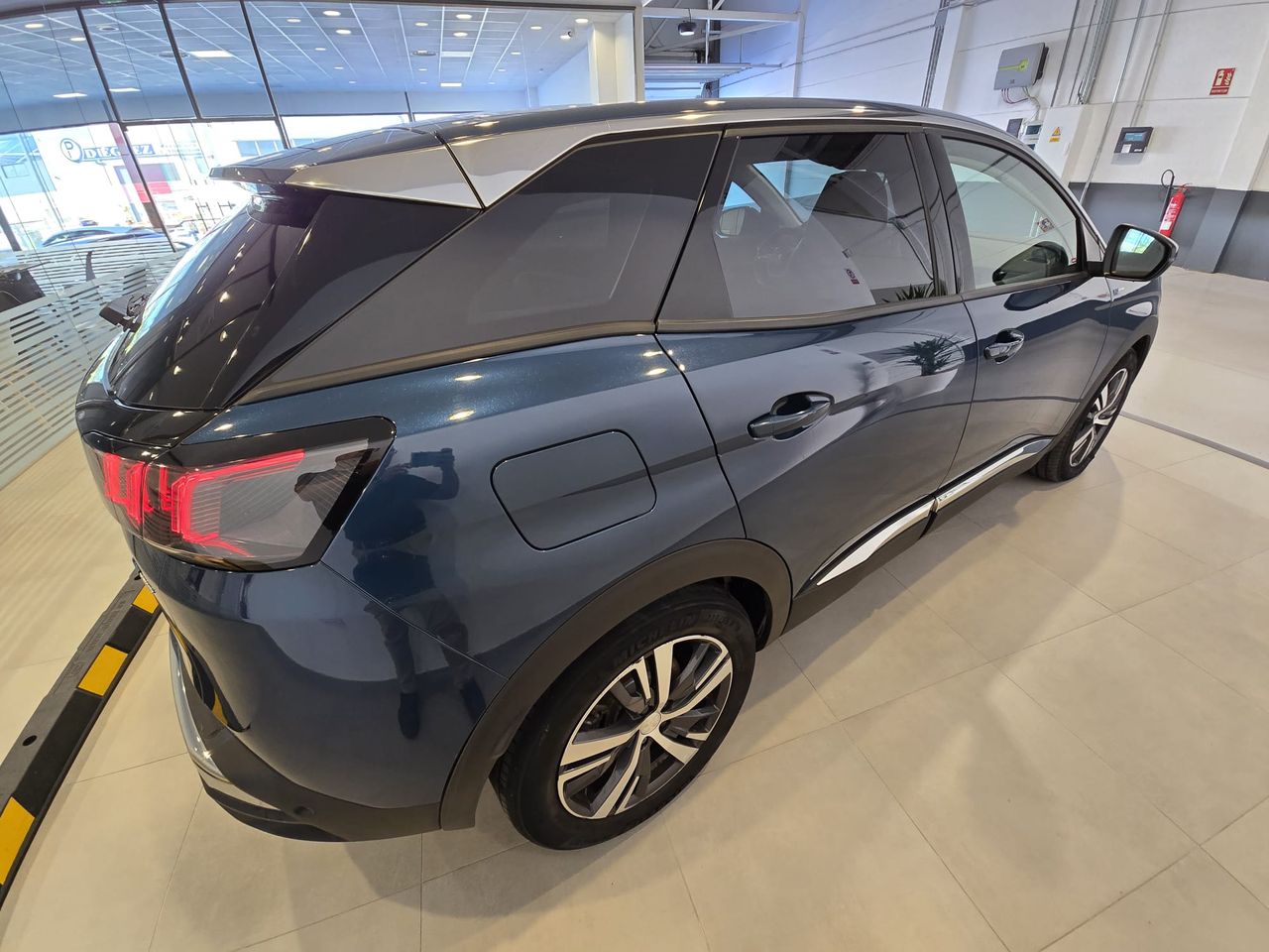 Peugeot 3008 Hybrid 3008 Allure PLUG-IN HYBRID 225 e-EAT8 - Foto 6