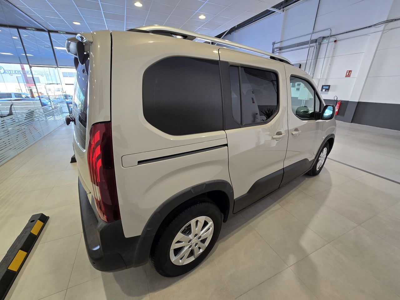 Peugeot Rifter Allure Pack Standard BlueHDi 130 - Foto 14