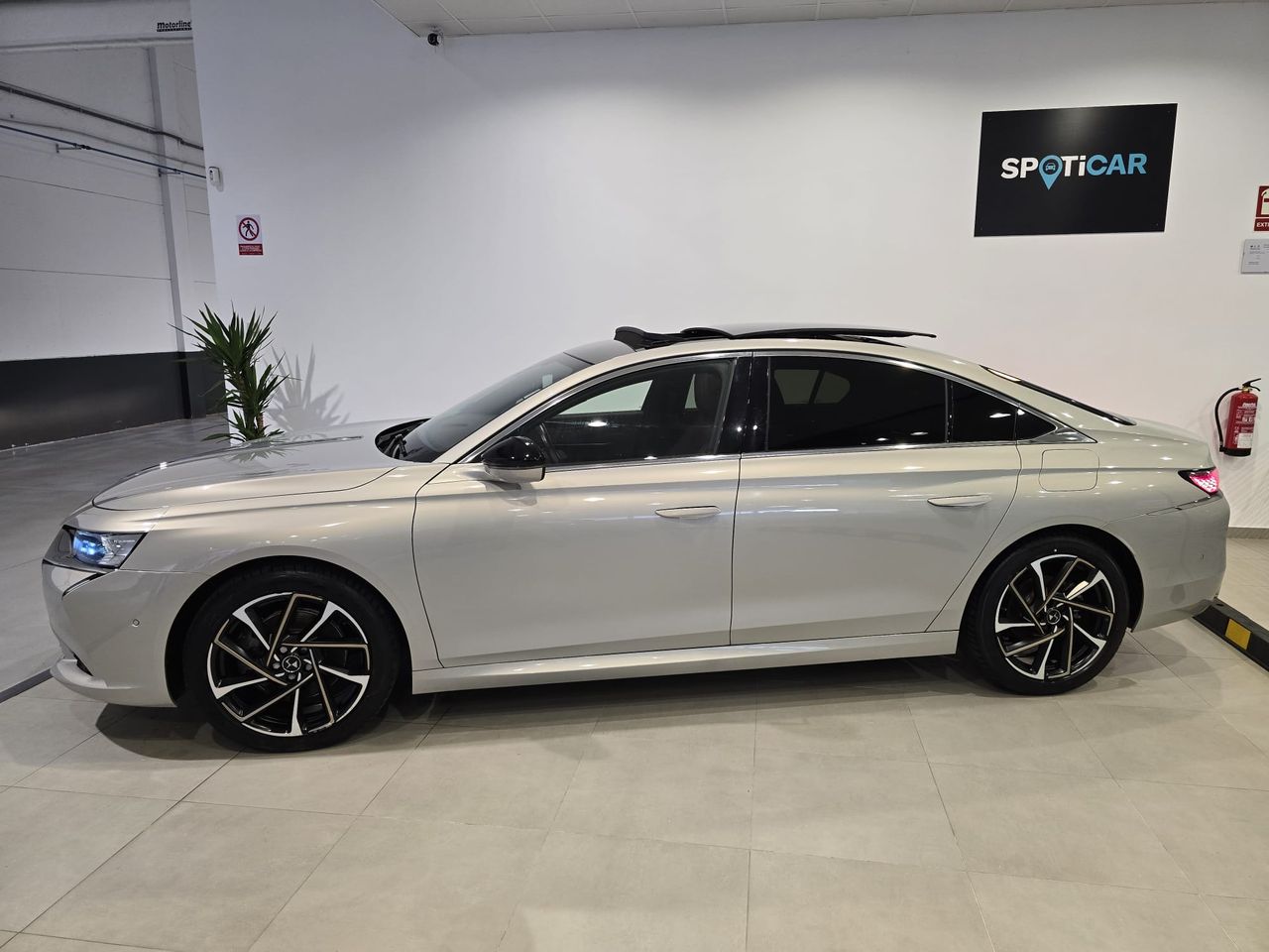DS DS 9 E-TENSE 225 RIVOLI + - Foto 8