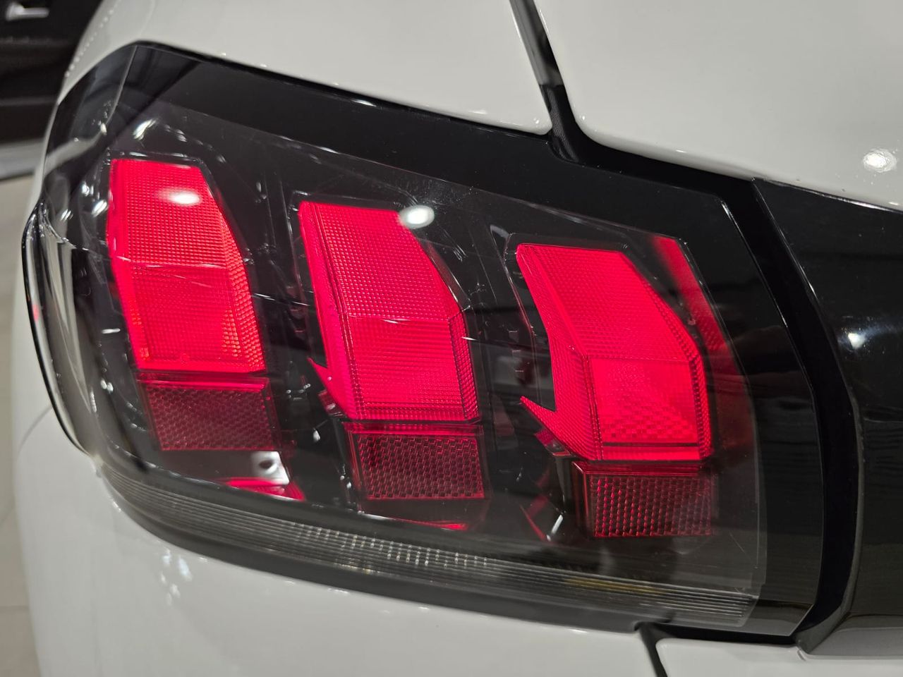 Peugeot 208 Active Pack HDi 100 - Foto 16