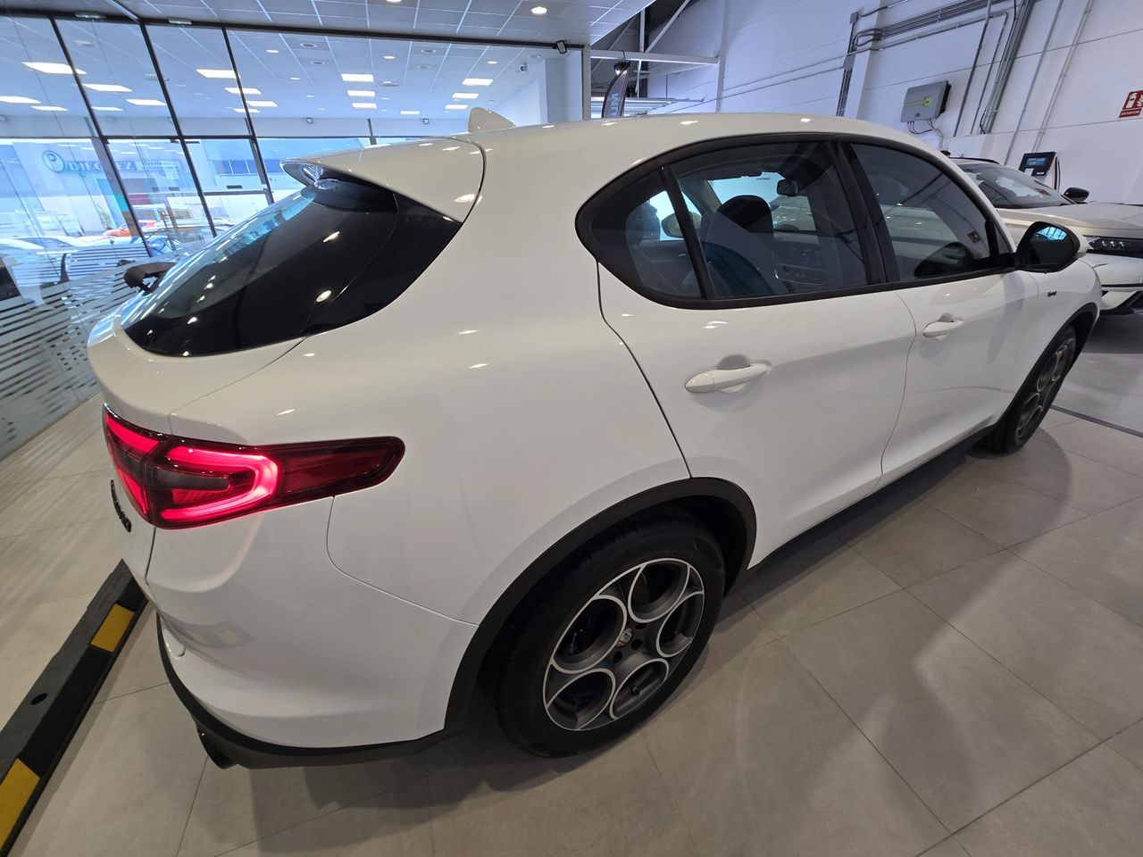 Alfa Romeo Stelvio 2.2 Diesel 140 kW (190 CV) Sprint Q4 - Foto 4