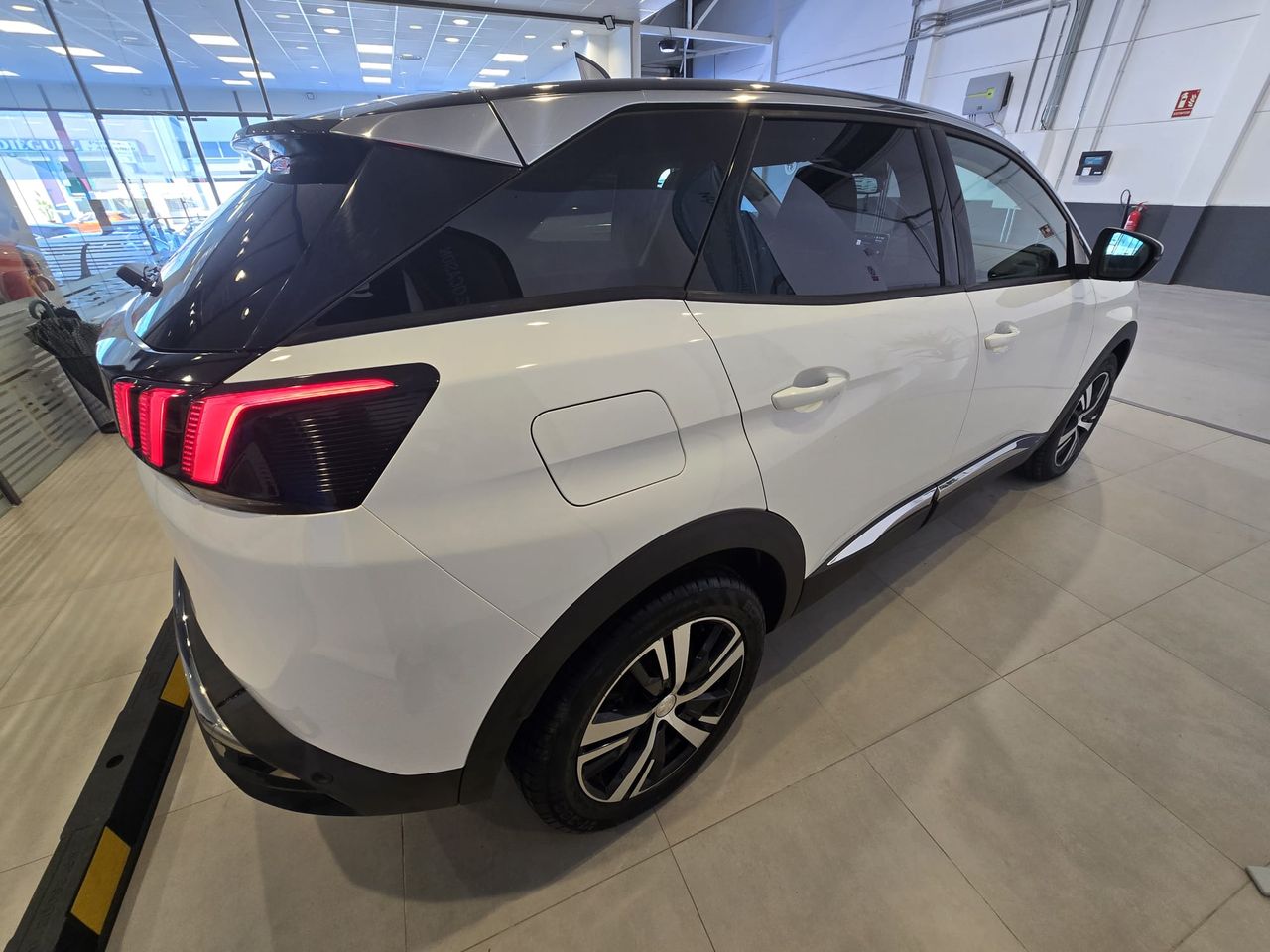 Peugeot 3008 Hybrid 3008 Allure BlueHDi 130 S&S - Foto 8