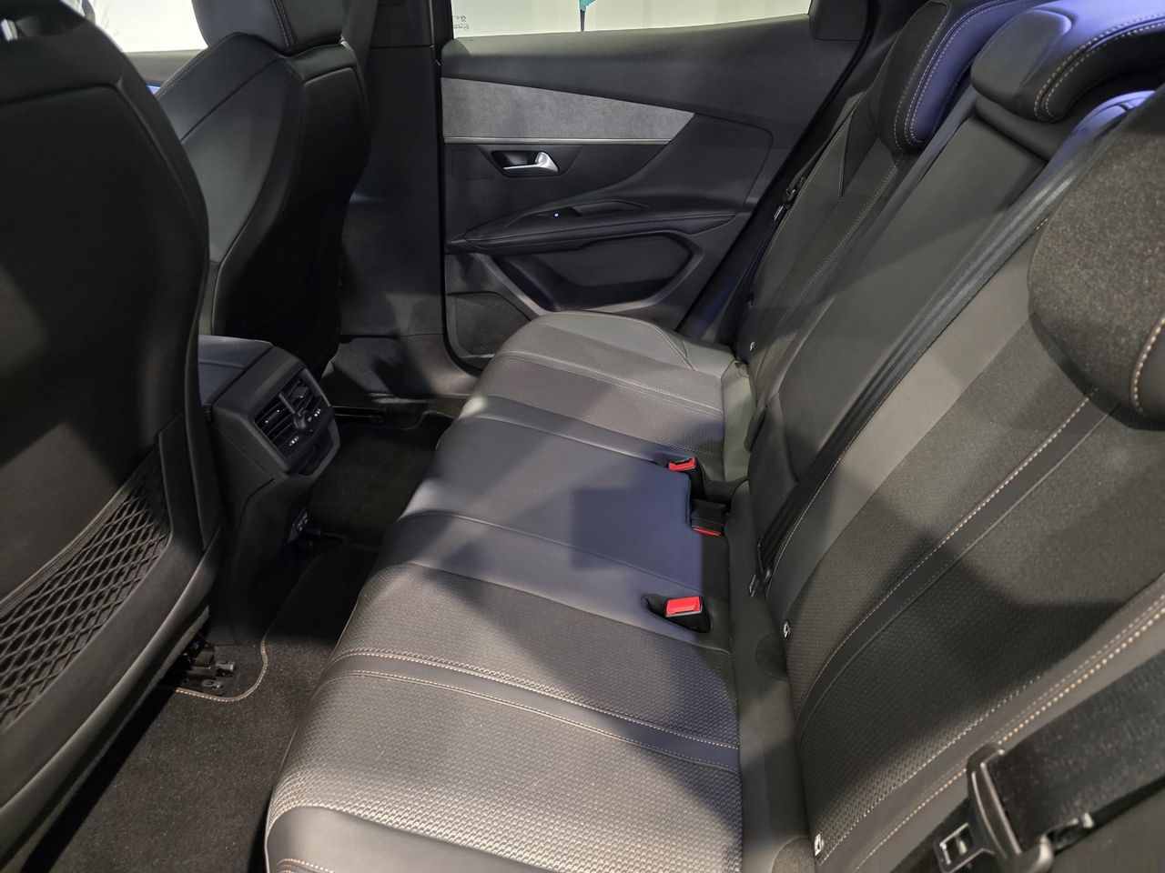 Peugeot 3008 GT PureTech 130 S&S EAT8 - Foto 9