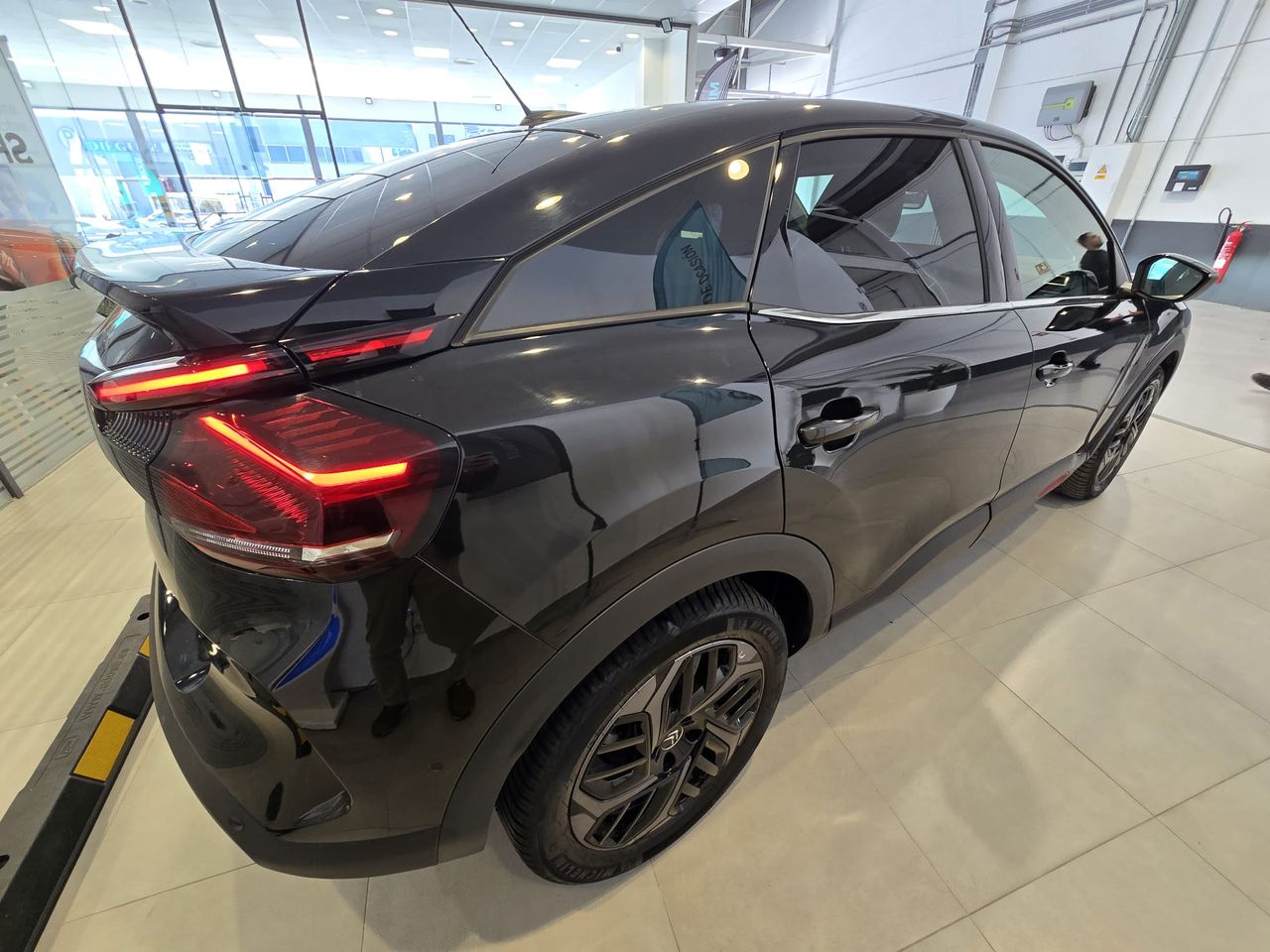 Citroën C4 BlueHDi 130 EAT8 Shine - Foto 5