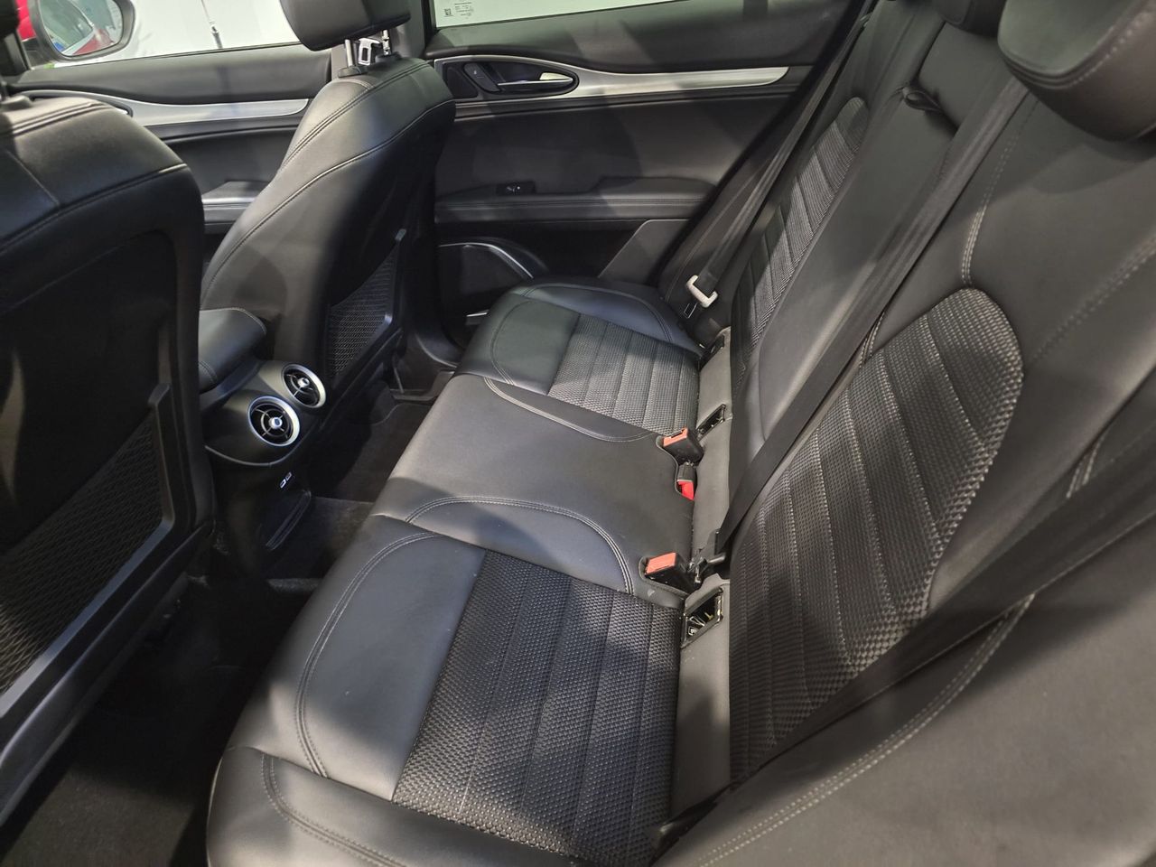 Alfa Romeo Stelvio Executive 2.2 Diesel 140 kW (190 CV) AT8 RWD - Foto 15