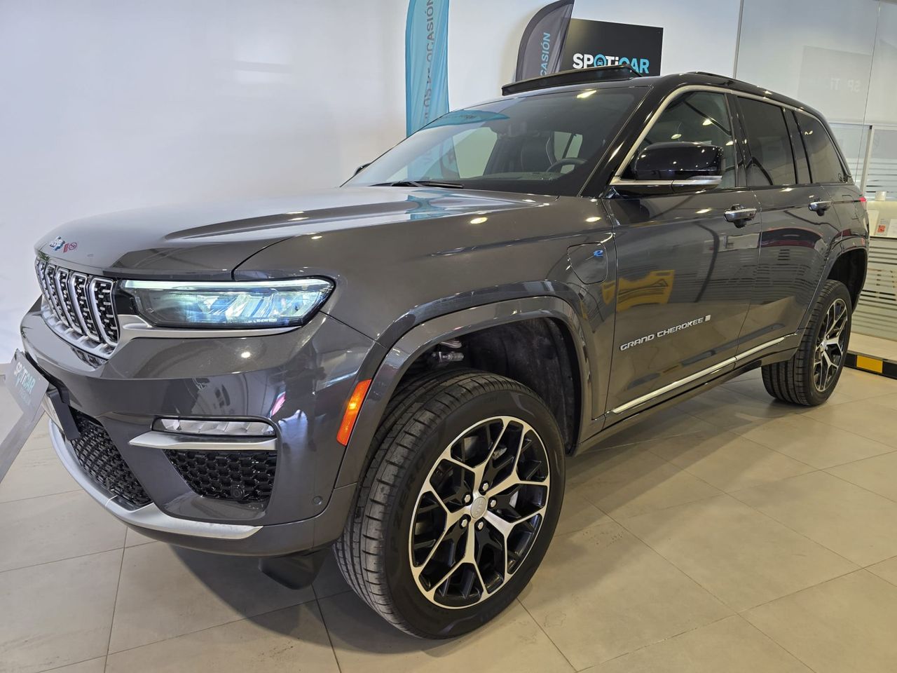 Jeep Grand Cherokee Grand Cherokee 4xe Summit Reserve - Foto 27