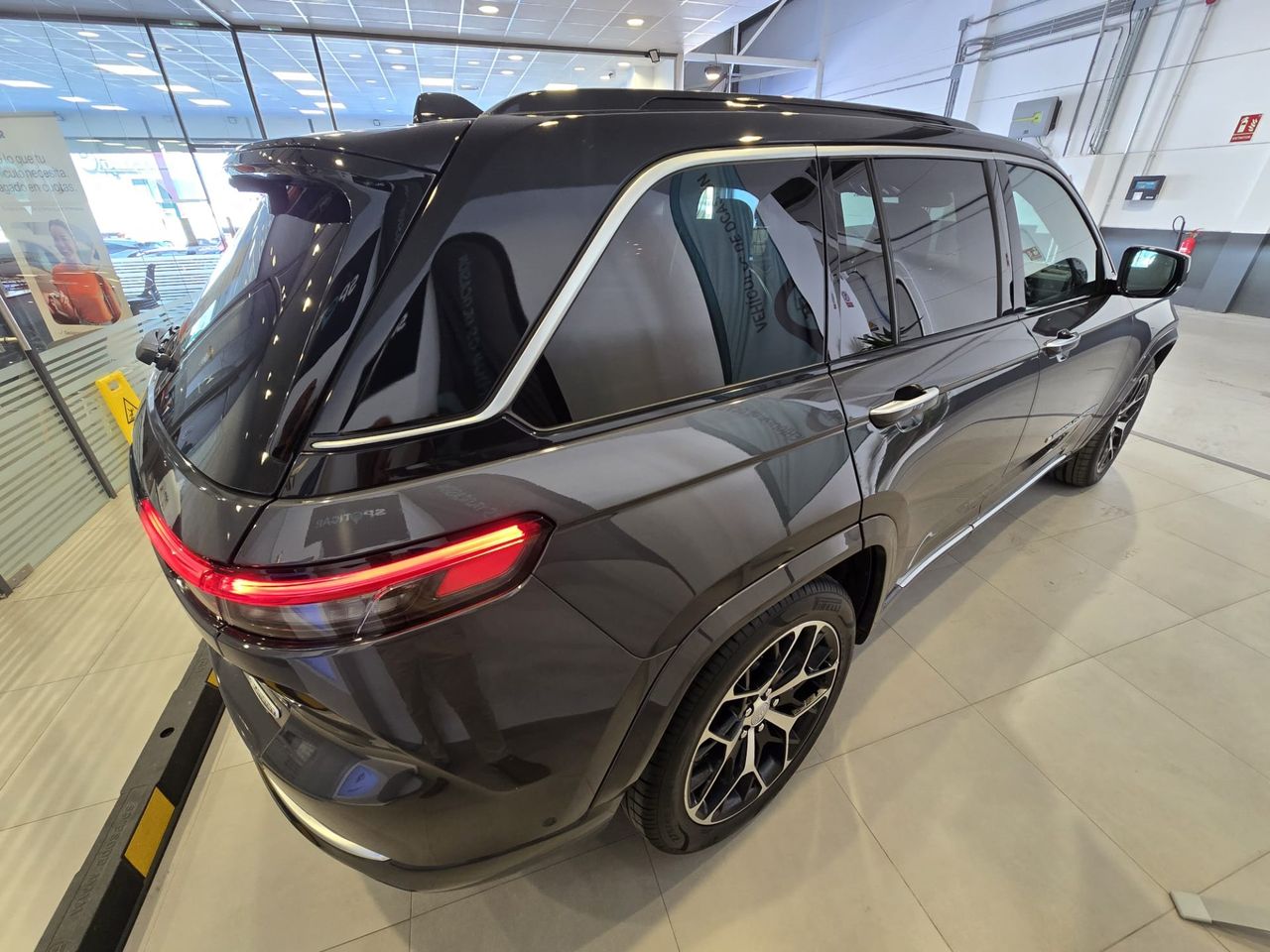Jeep Grand Cherokee Grand Cherokee 4xe Summit Reserve - Foto 5