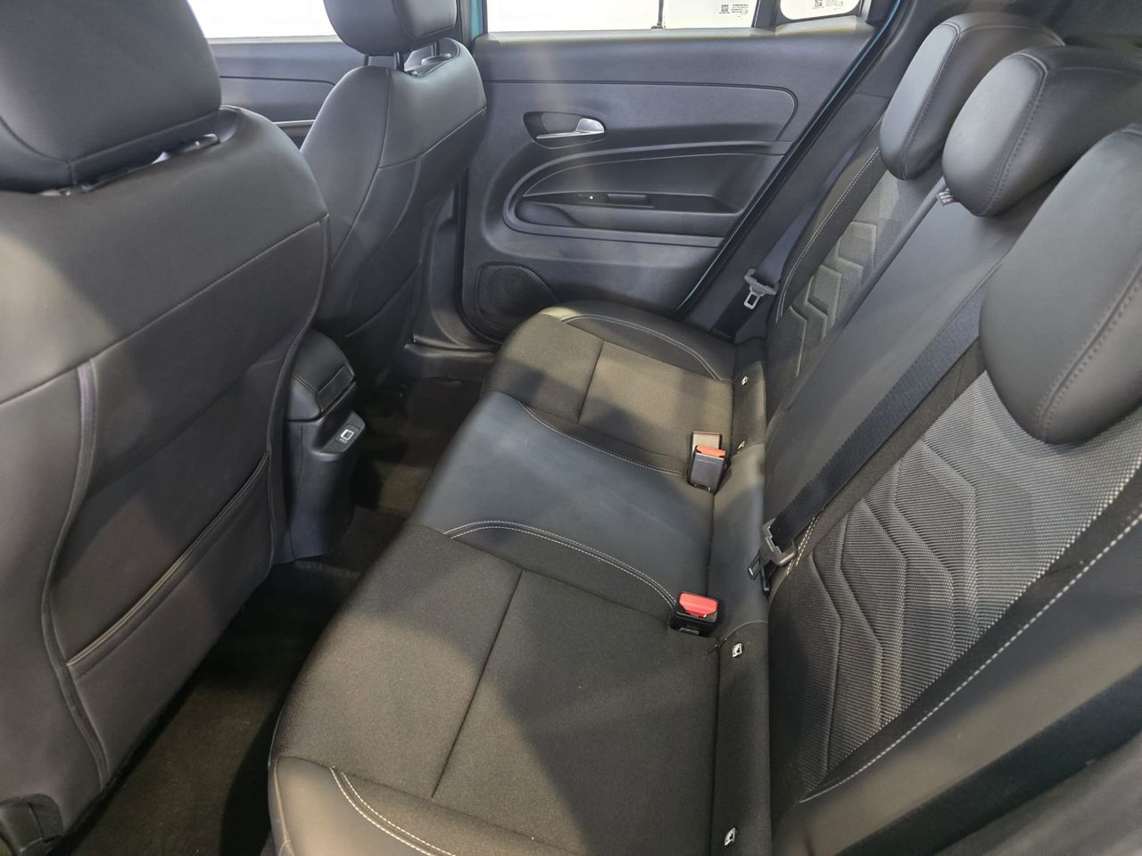 Jeep Avenger 1.2 Turbo 100 CV Altitude - Foto 13