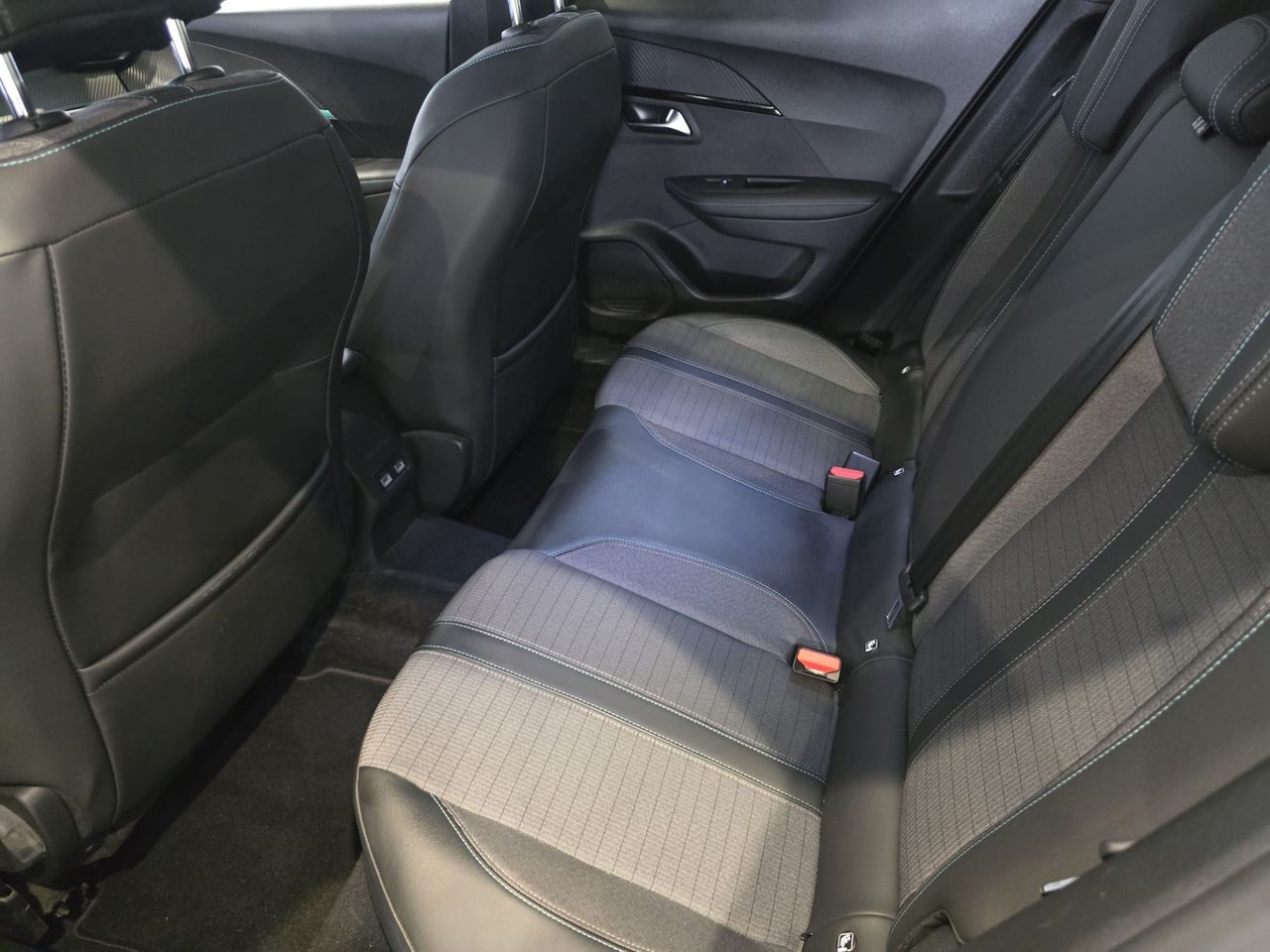 Peugeot 2008 Allure Pack BlueHDi 110 - Foto 11