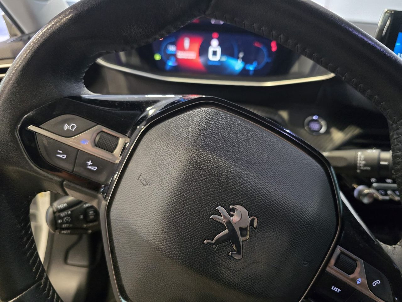 Peugeot 2008 Allure Pack BlueHDi 110 - Foto 17