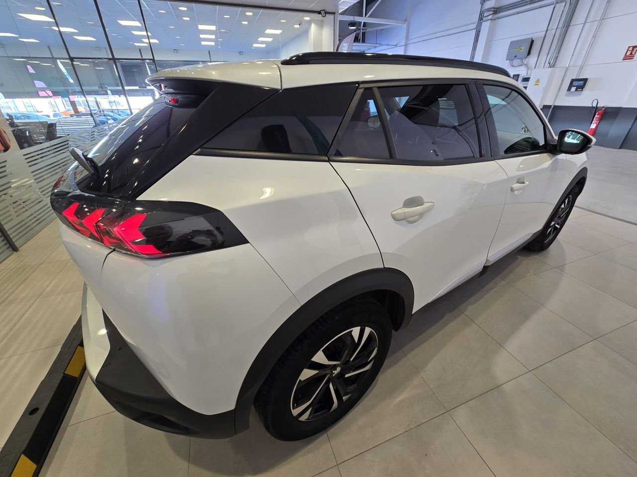 Peugeot 2008 Allure Pack BlueHDi 110 - Foto 6
