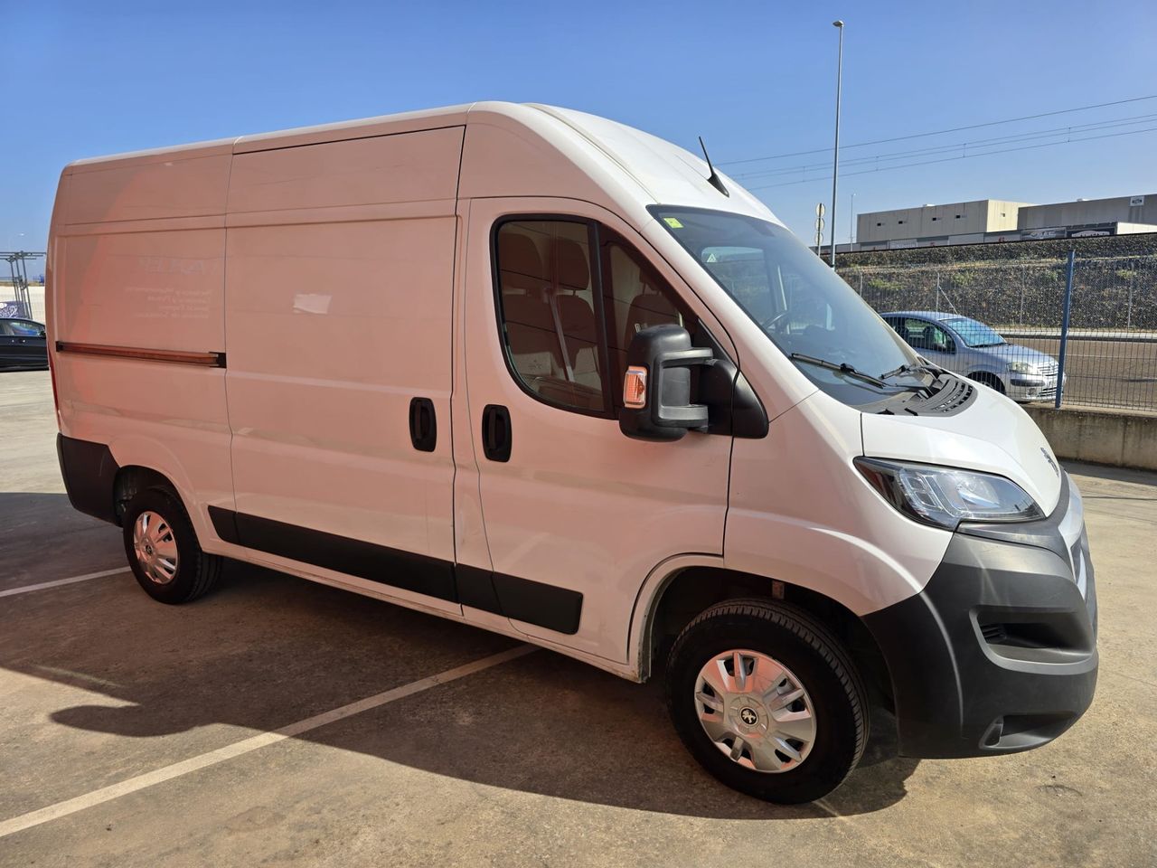 Peugeot Boxer Boxer Furgón Pack 333 L2 H2 BHDI 140 S&S 6 Vel. MAN - Foto 3