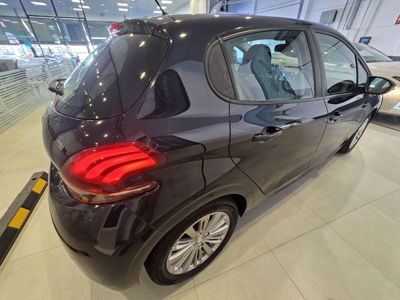 Peugeot 208 5p Signature 1.2 PureTech 82 S&S - Foto 8
