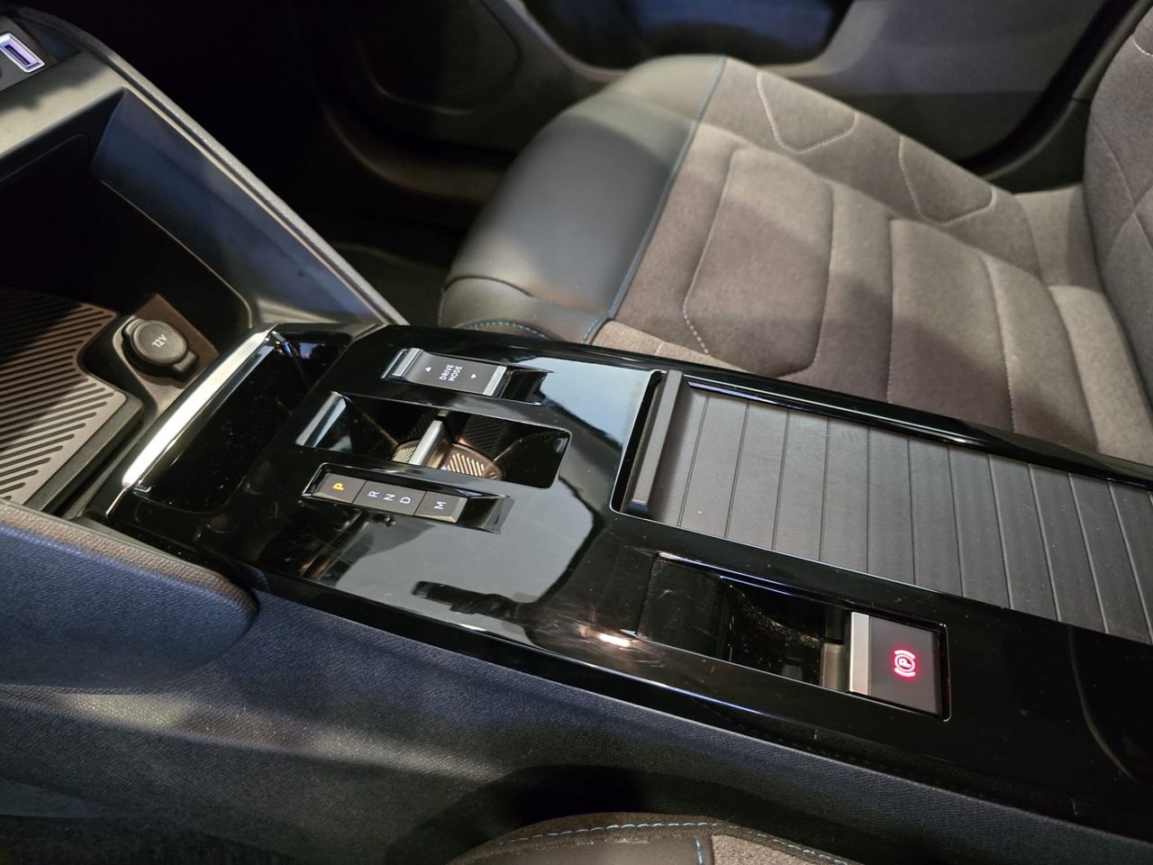 Citroën C4 BlueHDi 130 EAT8 Feel Pack - Foto 12