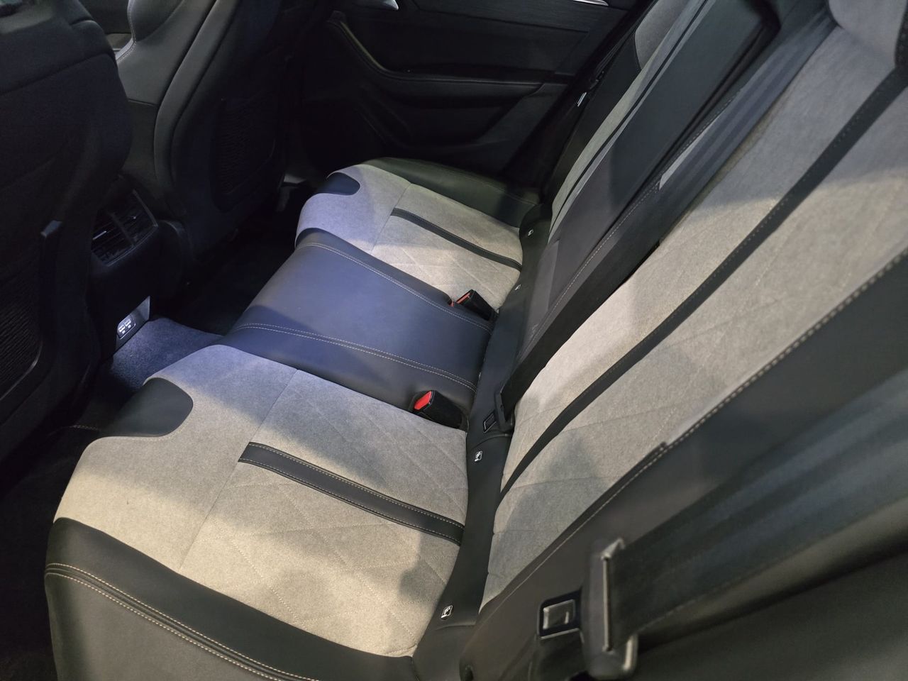 Peugeot 508 GT Pack Hybrid 225 e-EAT8 - Foto 17