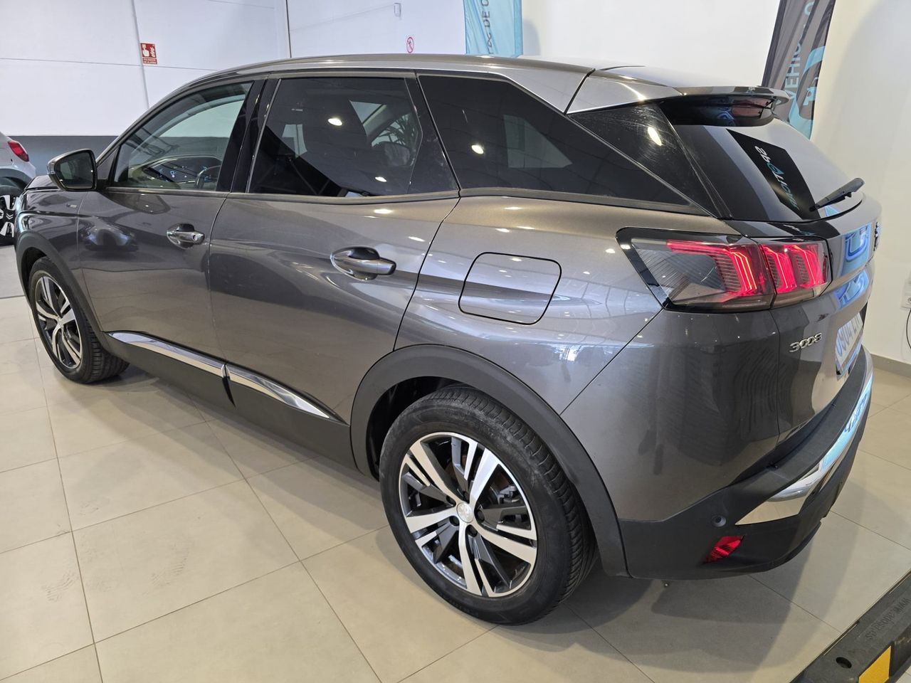 Peugeot 3008 Allure Hybrid 225 e-EAT8 - Foto 8