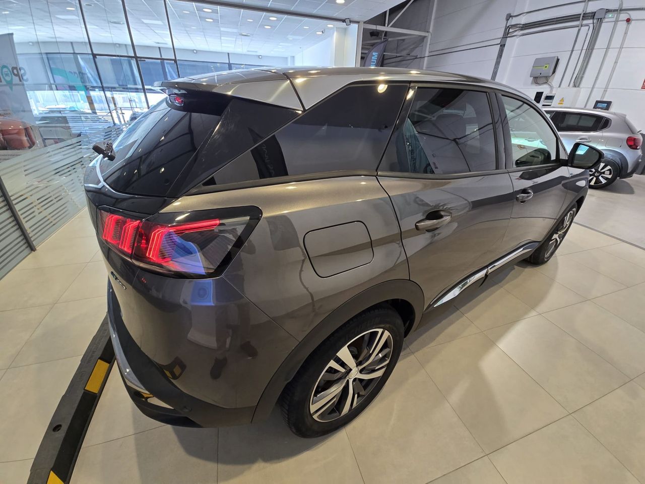 Peugeot 3008 Allure Hybrid 225 e-EAT8 - Foto 10