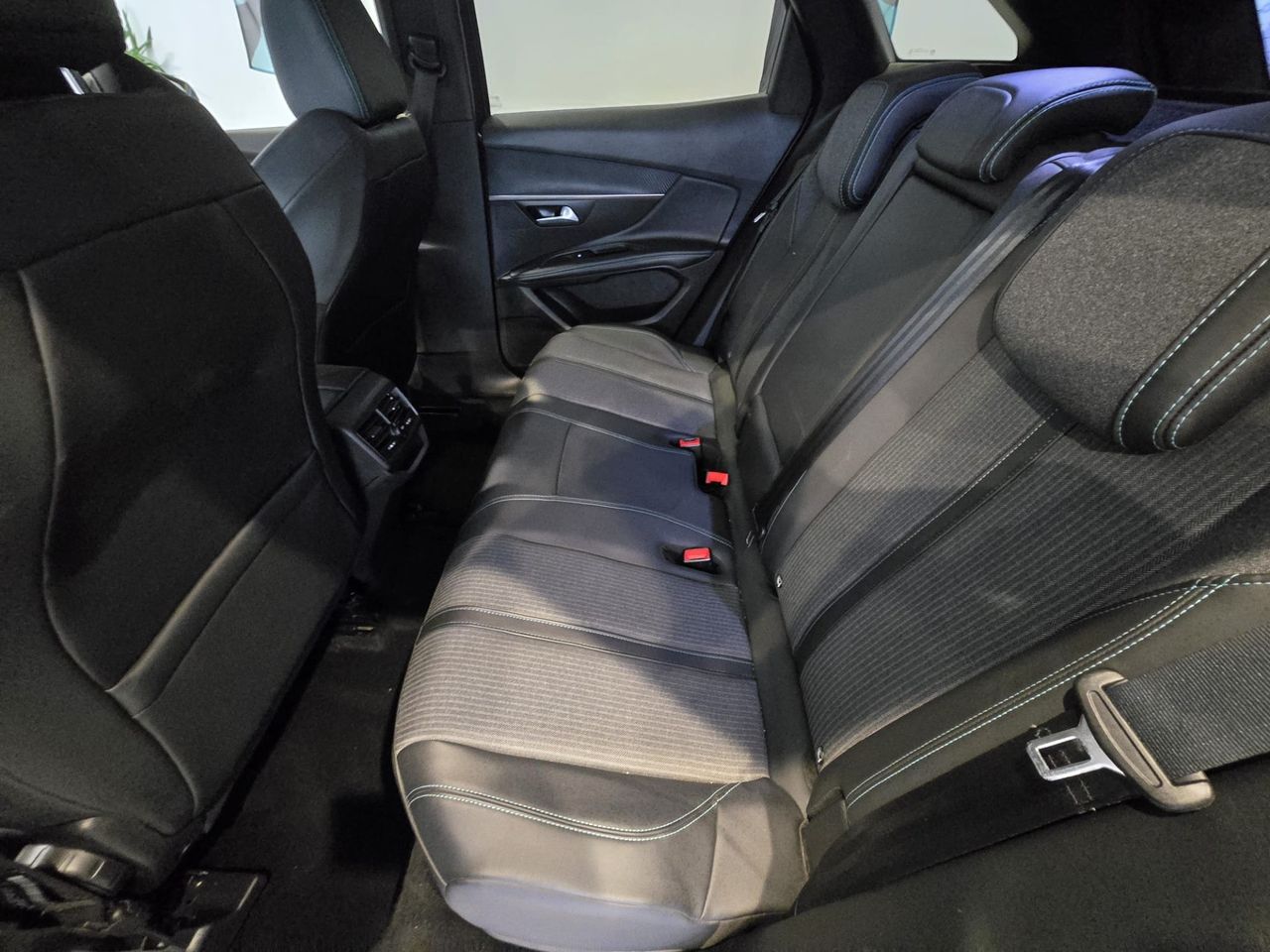 Peugeot 3008 Allure Hybrid 225 e-EAT8 - Foto 11
