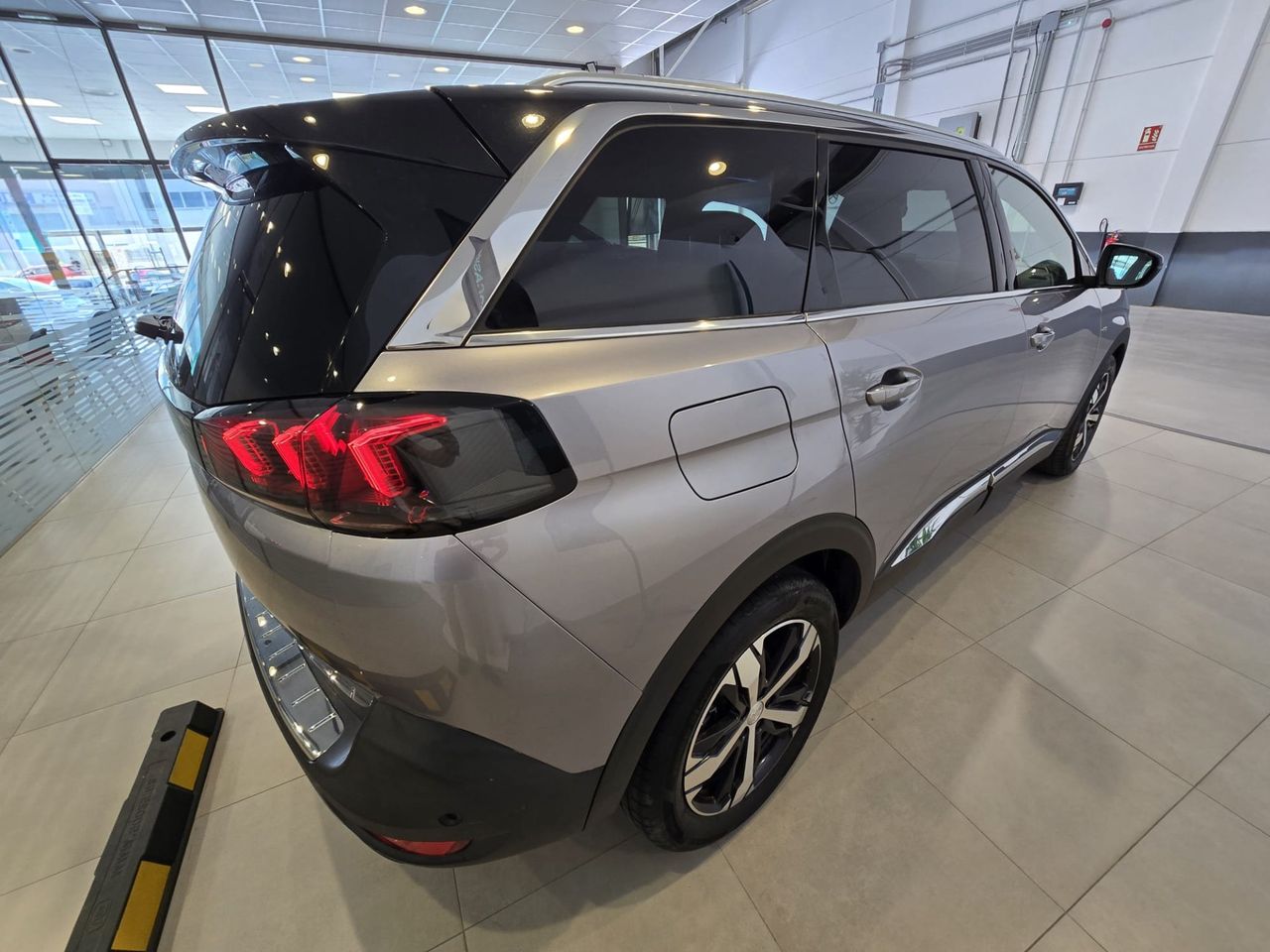 Peugeot 5008 GT Pack PureTech 130 S&S EAT8 - Foto 6