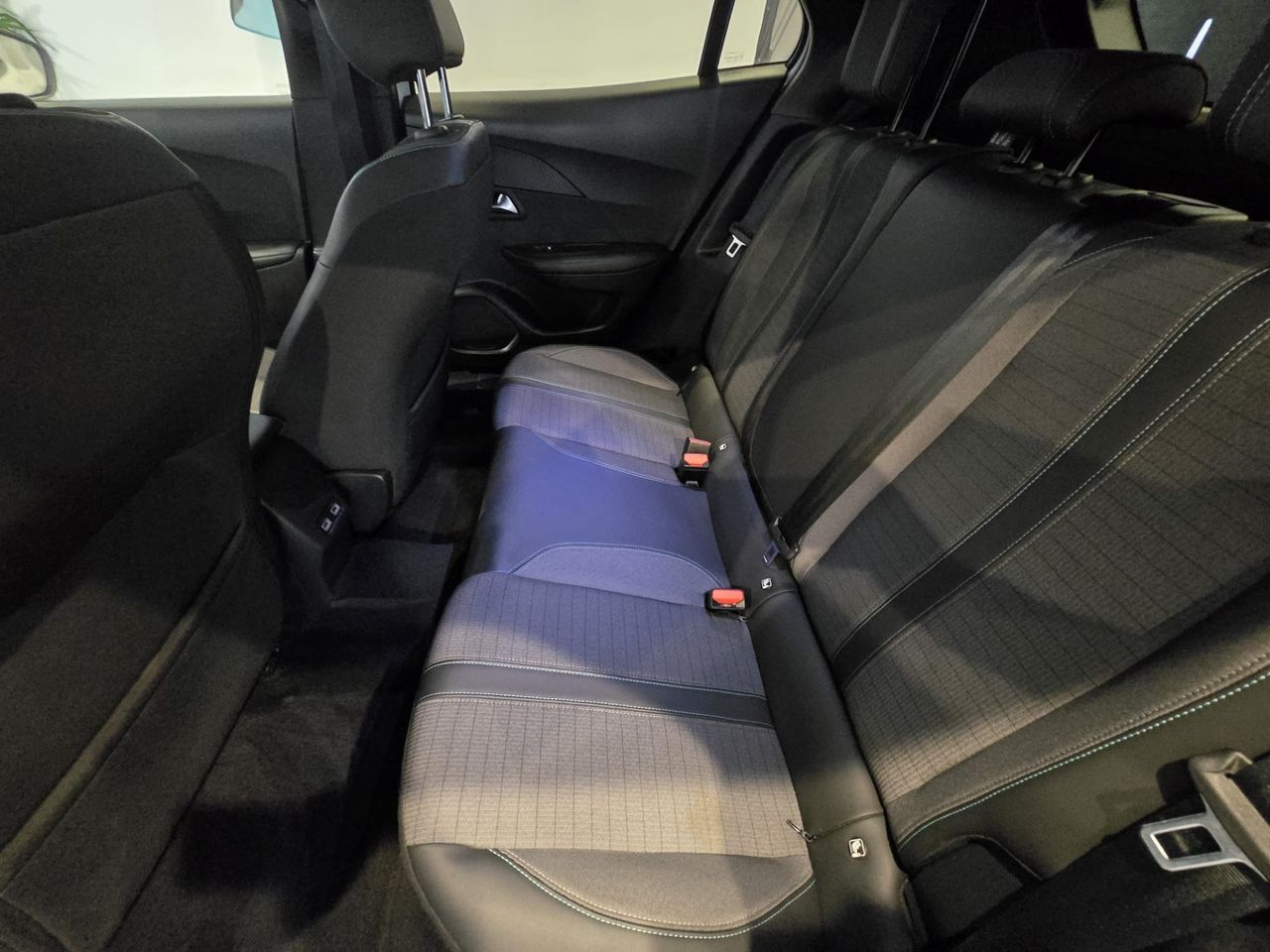 Peugeot 2008 Allure BlueHDi 110 - Foto 10