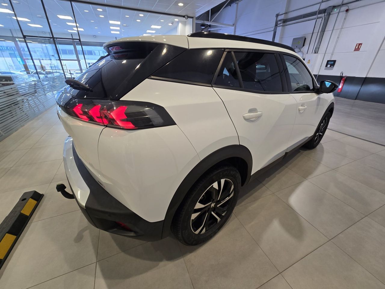 Peugeot 2008 Allure BlueHDi 110 - Foto 6