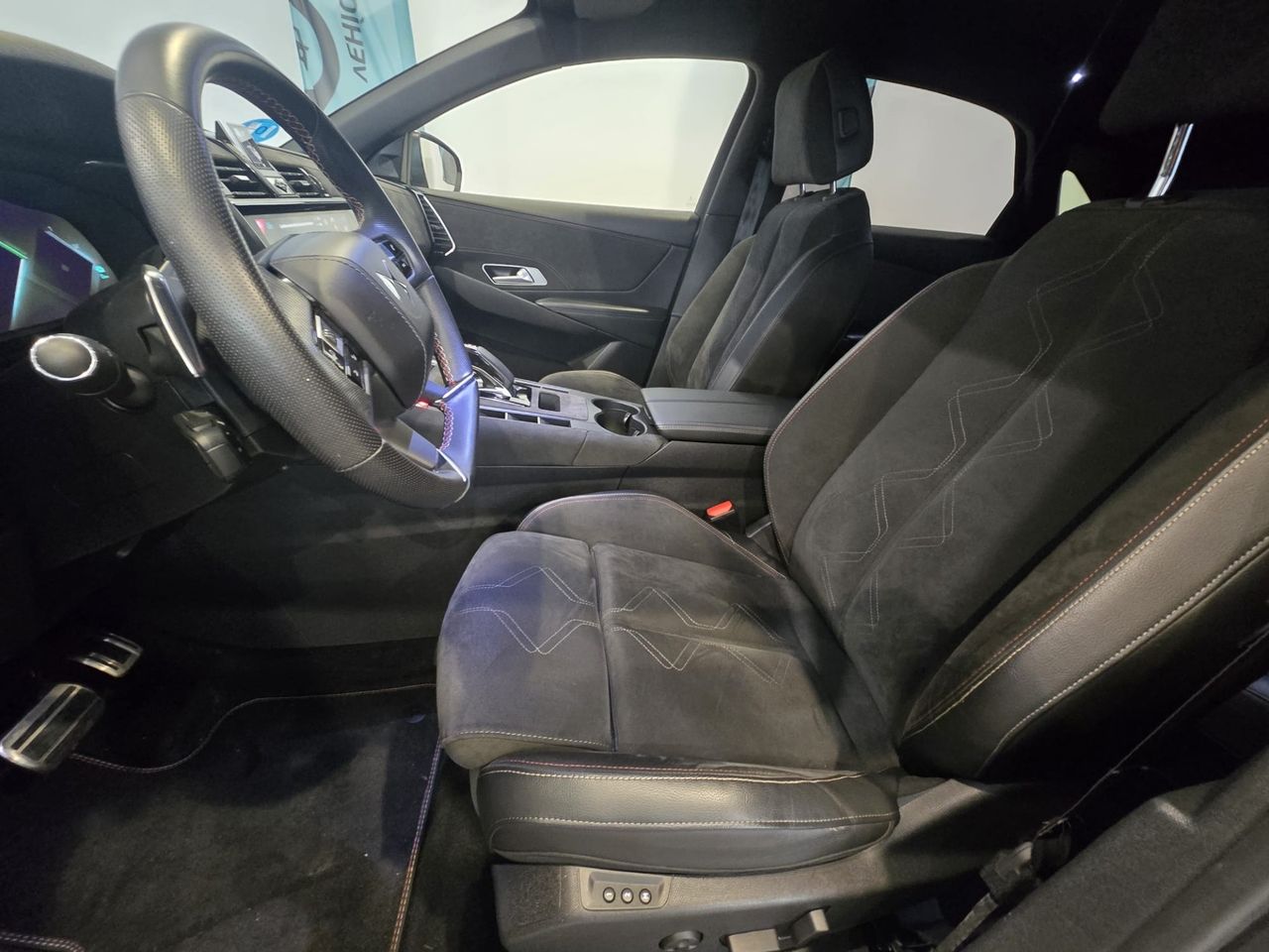 DS DS 7 Crossback E-TENSE 300 4x4 Performance Line + - Foto 13