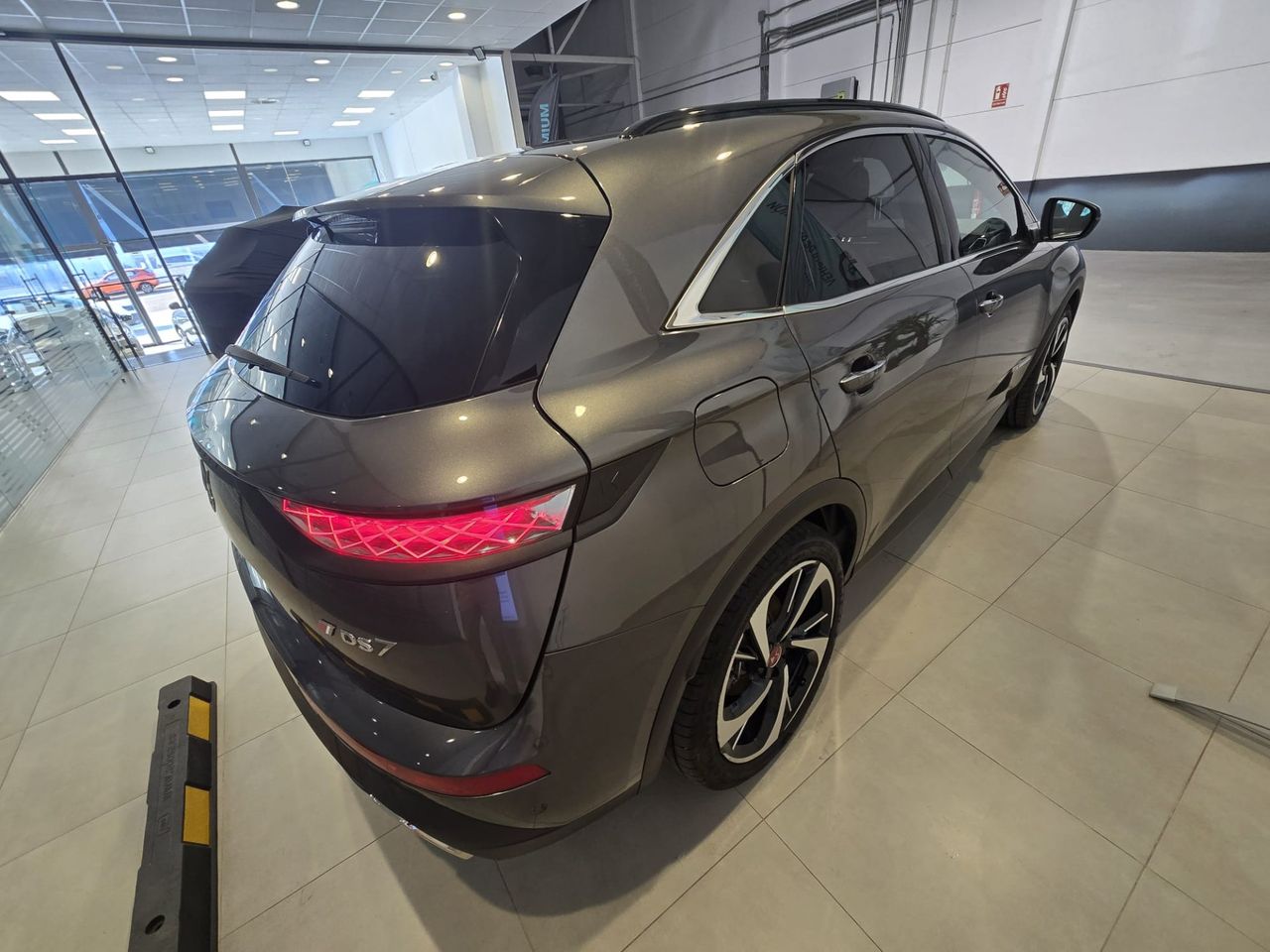 DS DS 7 Crossback E-TENSE 300 4x4 Performance Line + - Foto 6