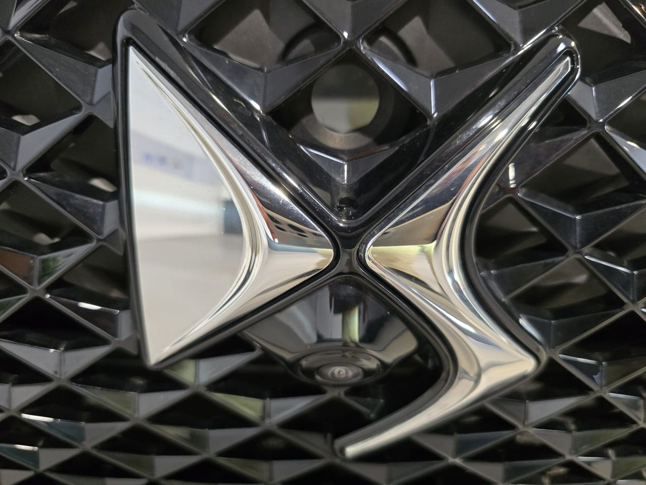 DS DS 7 Crossback E-TENSE 300 4x4 Performance Line + - Foto 18