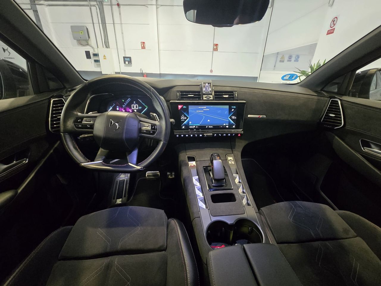 DS DS 7 Crossback E-TENSE 300 4x4 Performance Line + - Foto 9