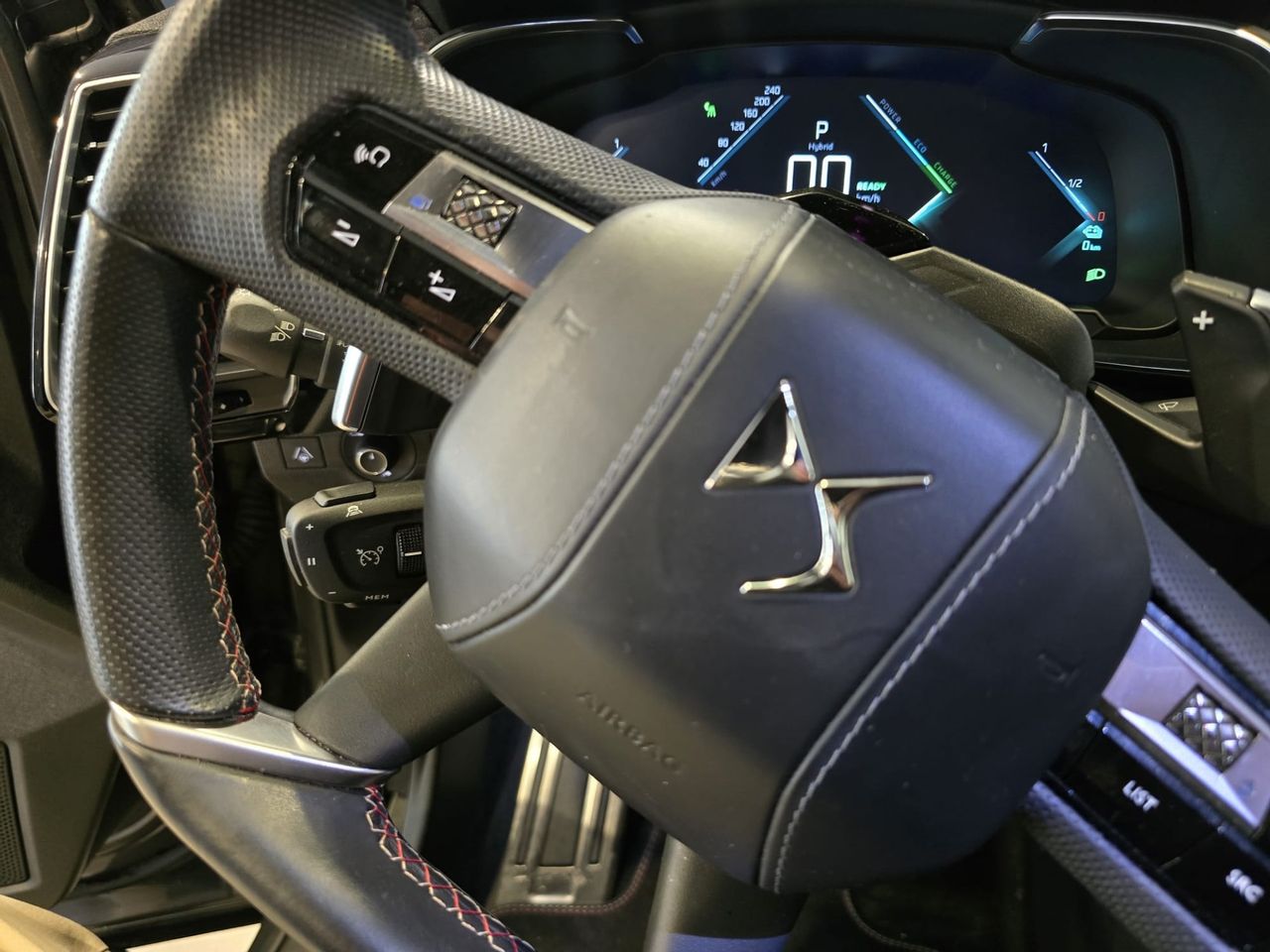 DS DS 7 Crossback E-TENSE 300 4x4 Performance Line + - Foto 11