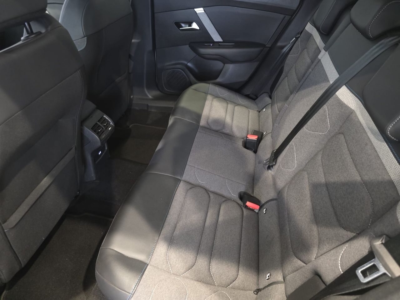 Citroën C4 BlueHDi 110 Feel Pack - Foto 19