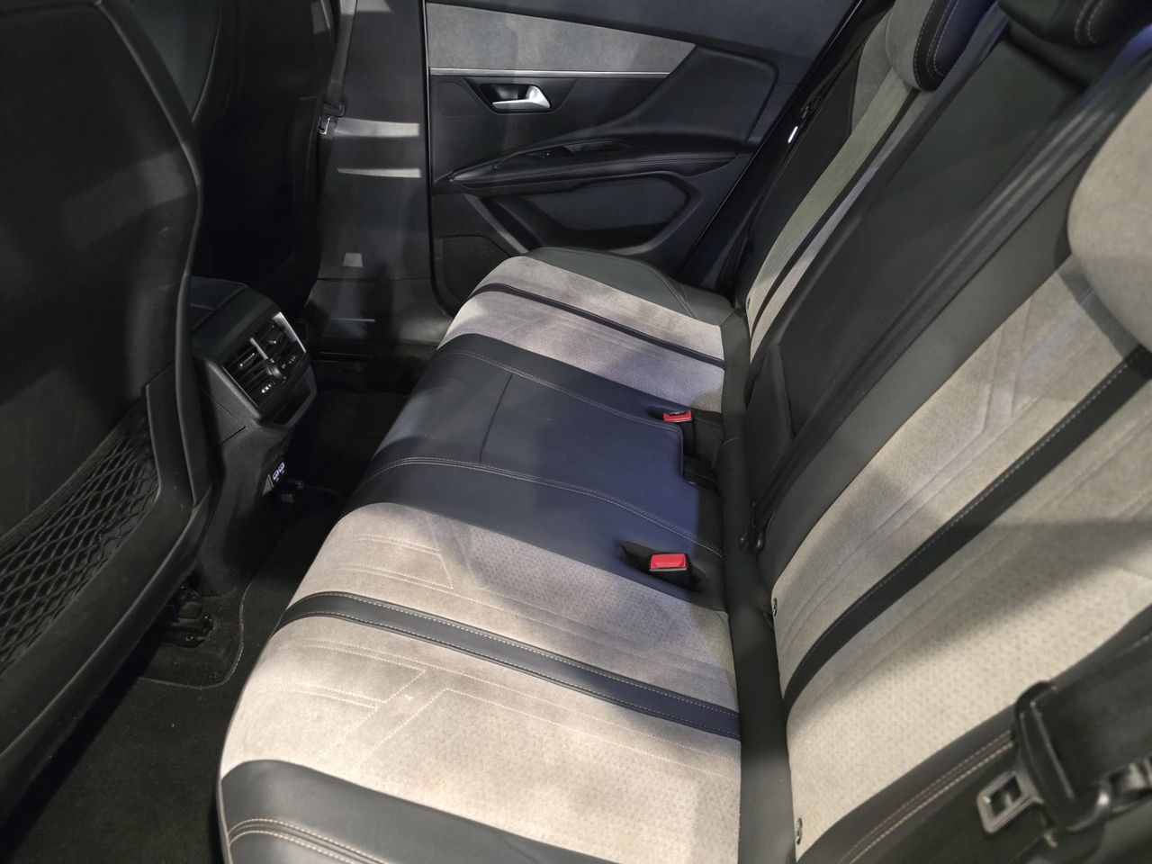 Peugeot 3008 GT Hybrid 225 e-EAT8 - Foto 11