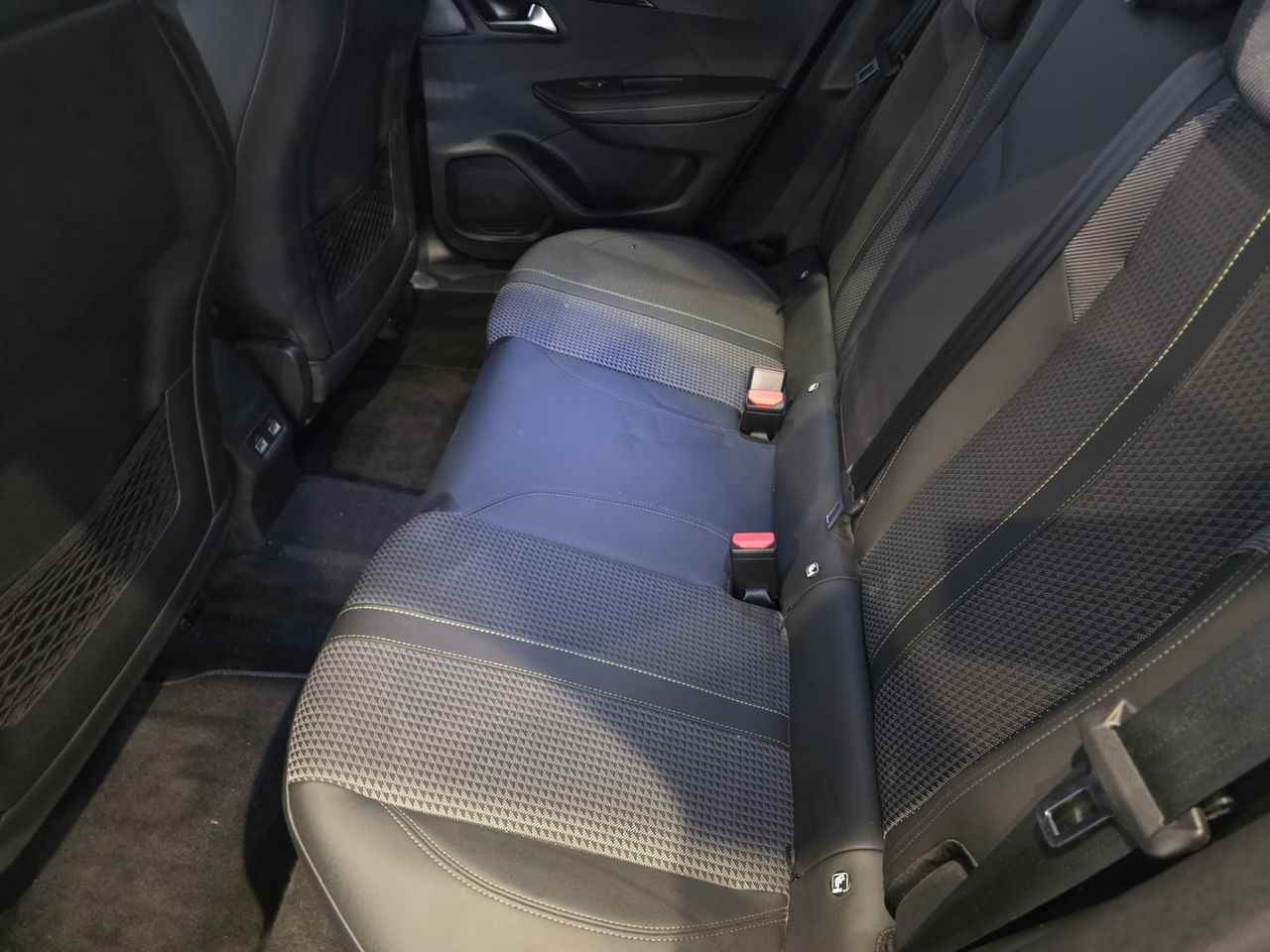 Peugeot 2008 GT PureTech 130 - Foto 13
