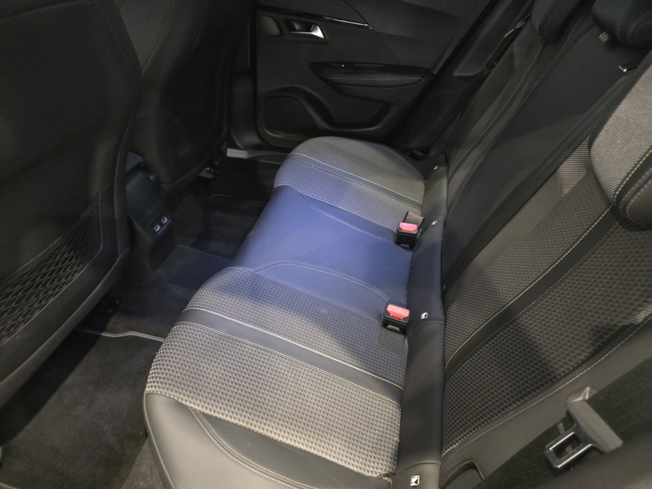 Peugeot 2008 GT PureTech 130 - Foto 16