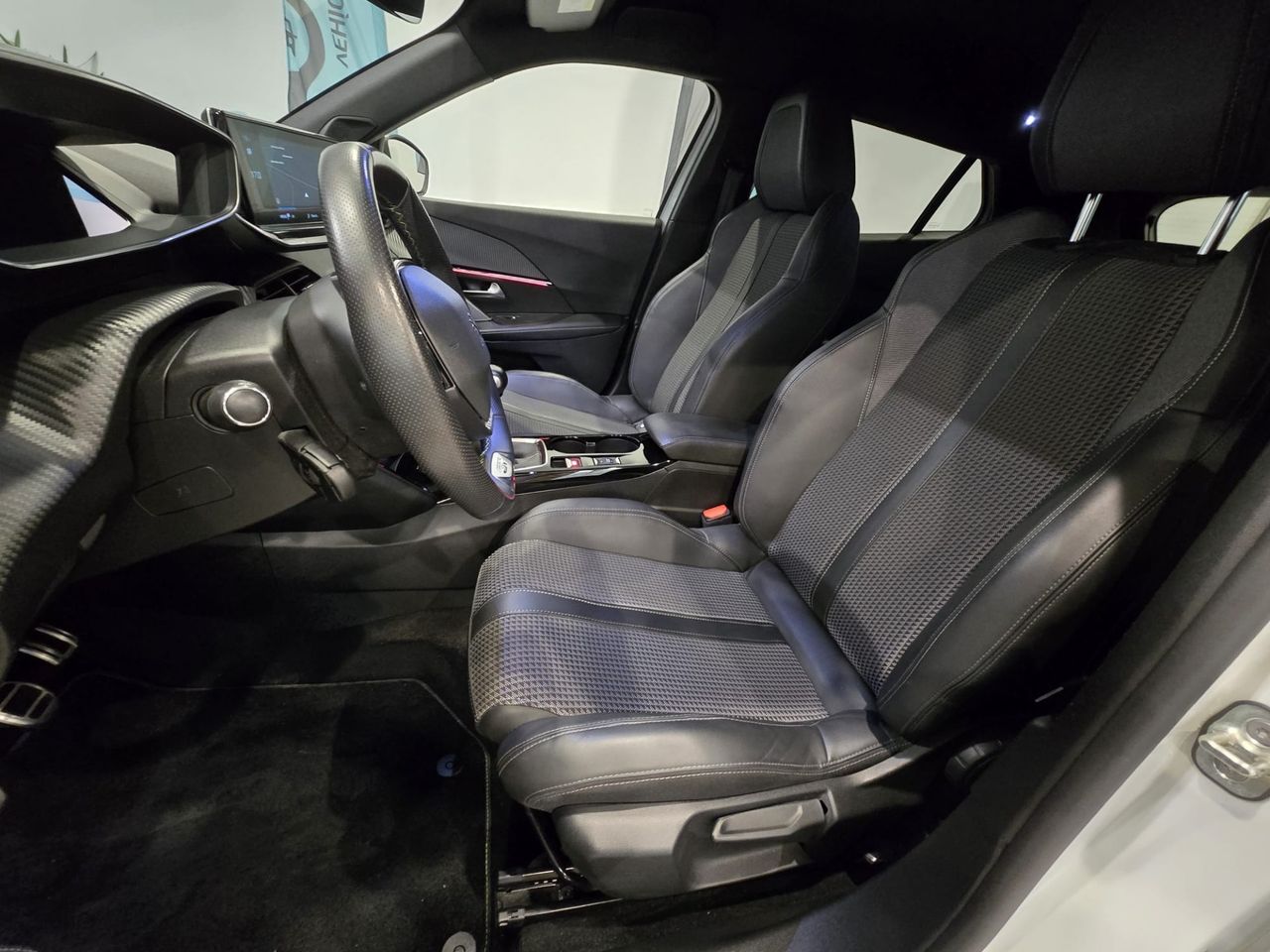 Peugeot 2008 GT PureTech 130 - Foto 17