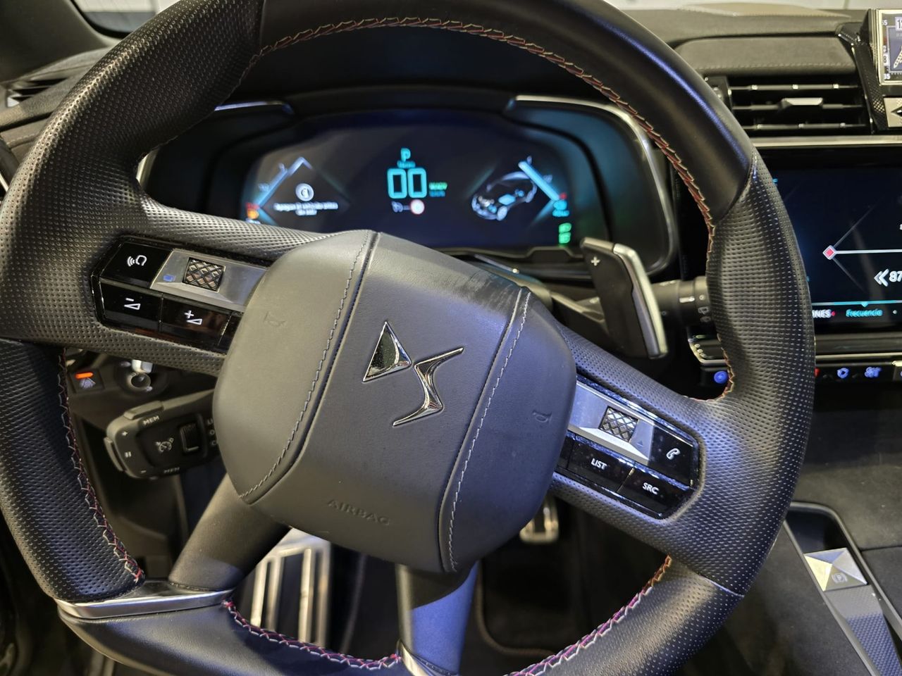 DS DS 7 Crossback E-TENSE 300 4x4 Performance Line + - Foto 14