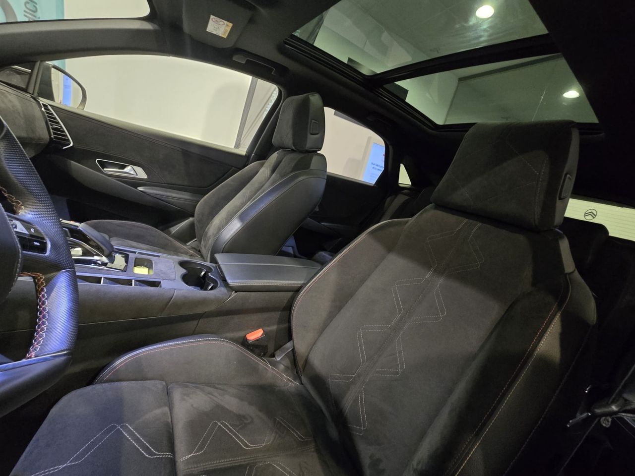 DS DS 7 Crossback E-TENSE 300 4x4 Performance Line + - Foto 13