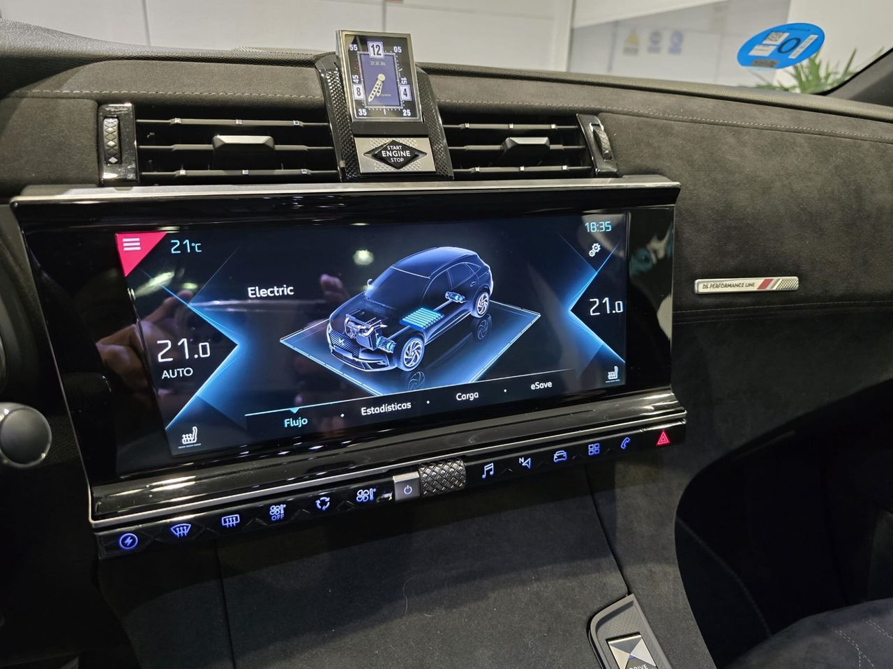 DS DS 7 Crossback E-TENSE 300 4x4 Performance Line + - Foto 15
