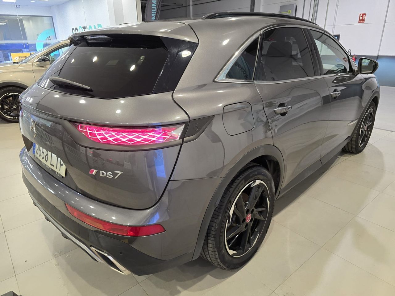 DS DS 7 Crossback E-TENSE 300 4x4 Performance Line + - Foto 6